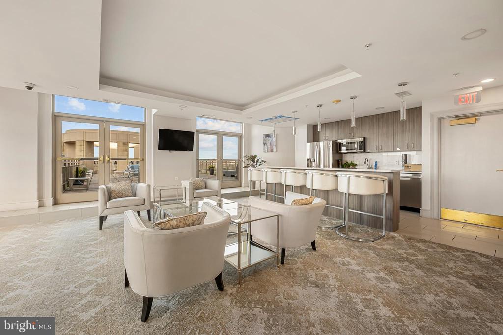3600 S GLEBE ROAD Unit: 215W