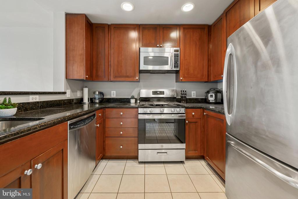 3600 S GLEBE ROAD Unit: 215W