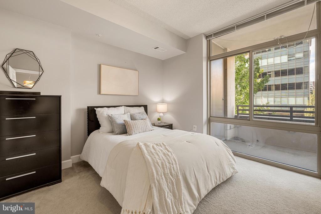 3600 S GLEBE ROAD Unit: 215W