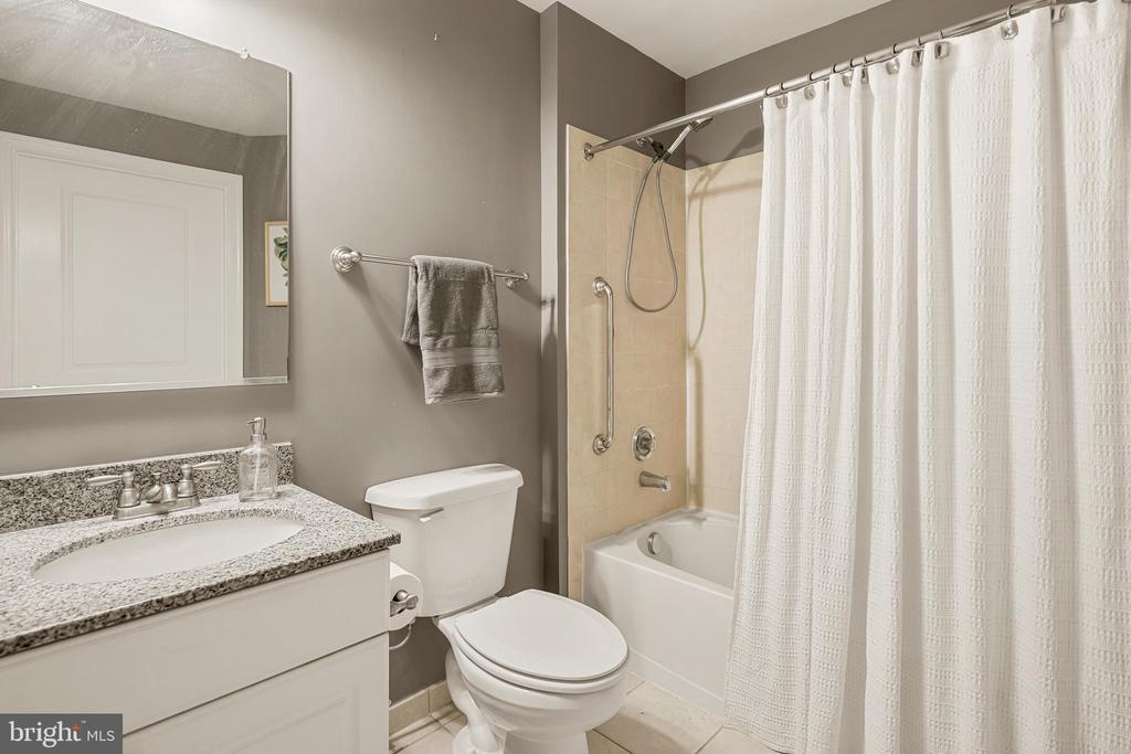 3600 S GLEBE ROAD Unit: 215W