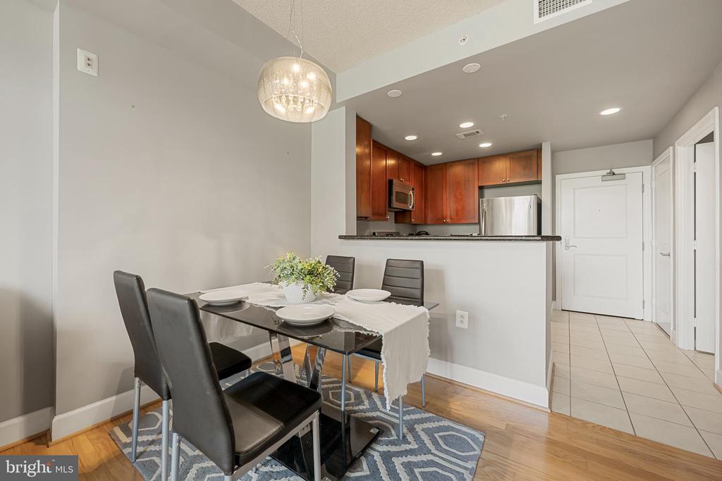 3600 S GLEBE ROAD Unit: 215W