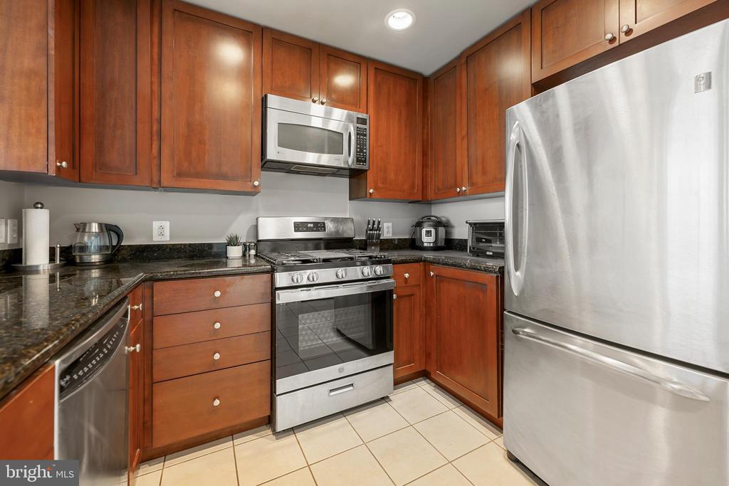 3600 S GLEBE ROAD Unit: 215W