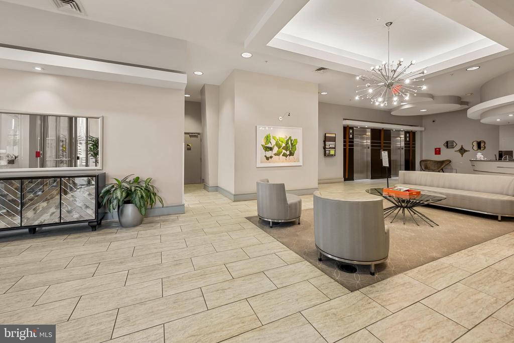 3600 S GLEBE ROAD Unit: 215W