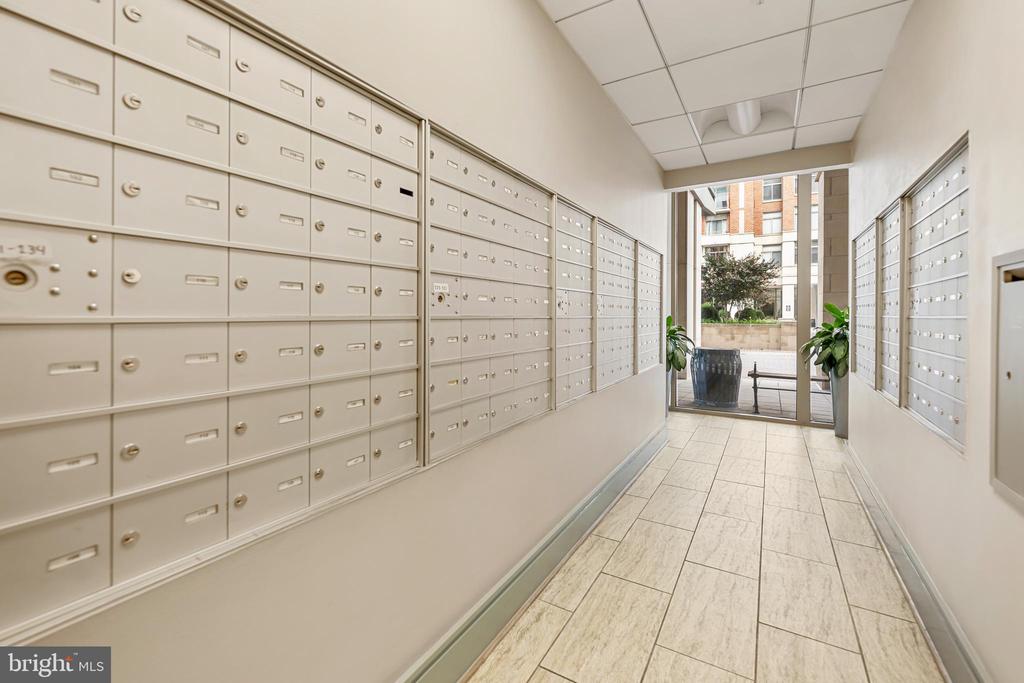3600 S GLEBE ROAD Unit: 215W