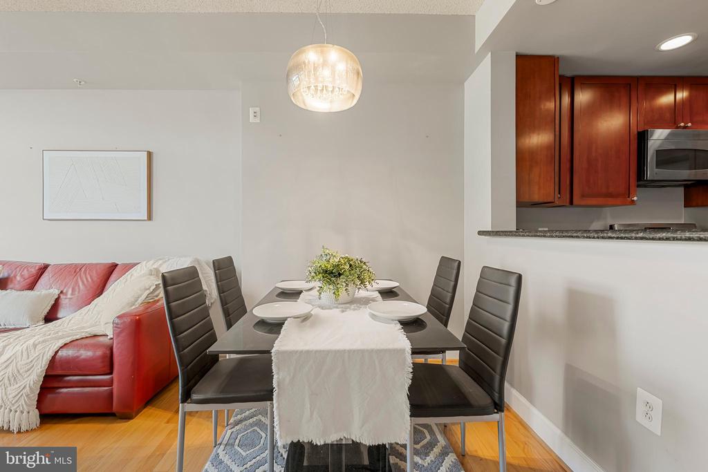 3600 S GLEBE ROAD Unit: 215W