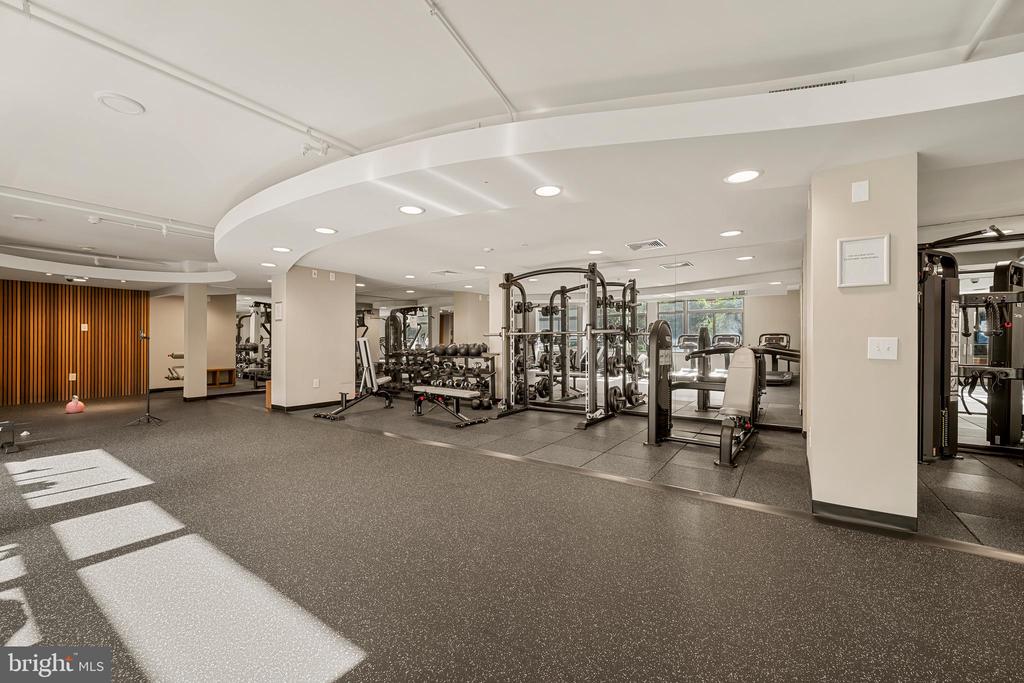 3600 S GLEBE ROAD Unit: 215W