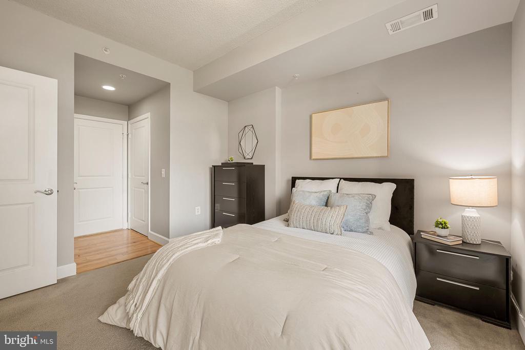 3600 S GLEBE ROAD Unit: 215W