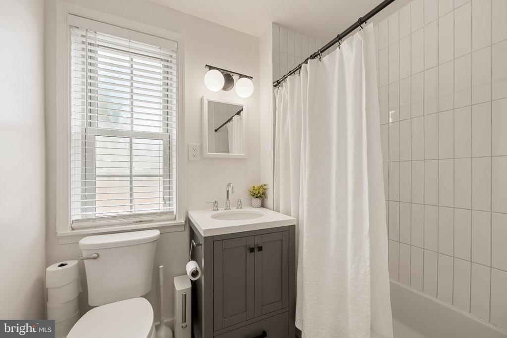 2705 ARLINGTON BOULEVARD Unit: 202