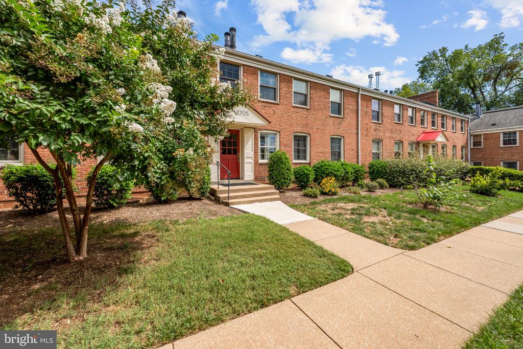 2705 ARLINGTON BOULEVARD Unit: 202