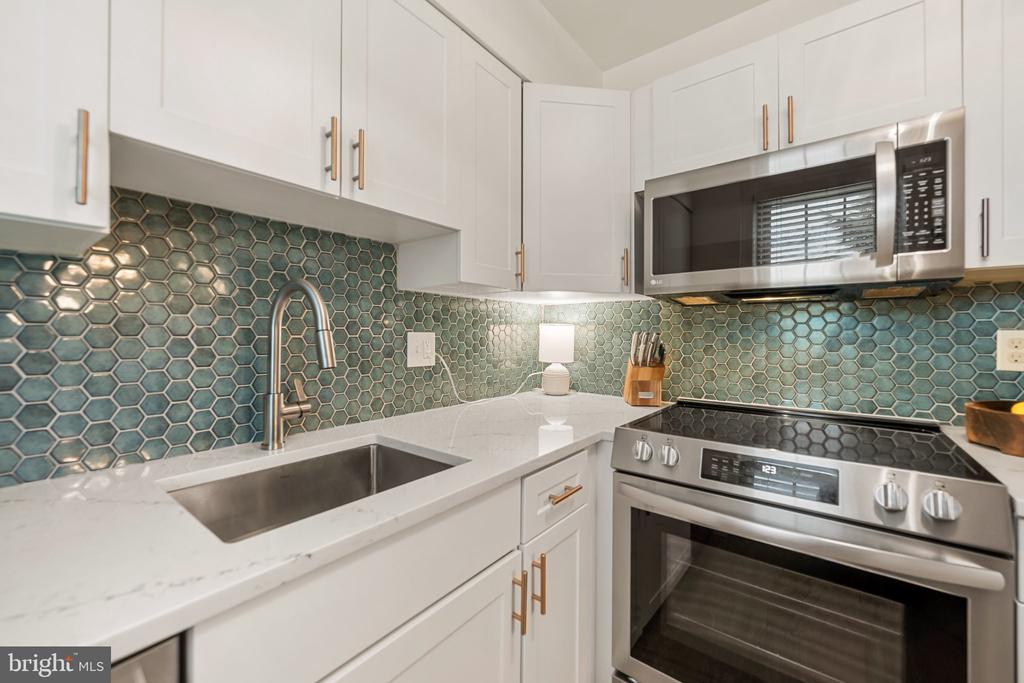 2705 ARLINGTON BOULEVARD Unit: 202