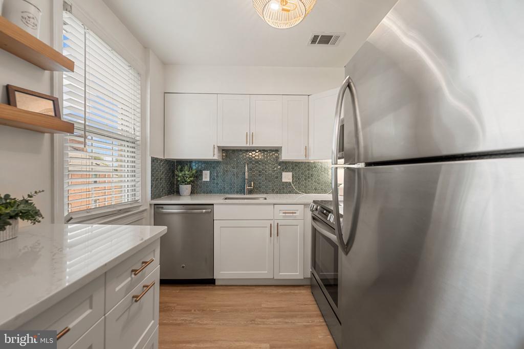 2705 ARLINGTON BOULEVARD Unit: 202