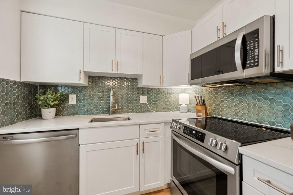 2705 ARLINGTON BOULEVARD Unit: 202