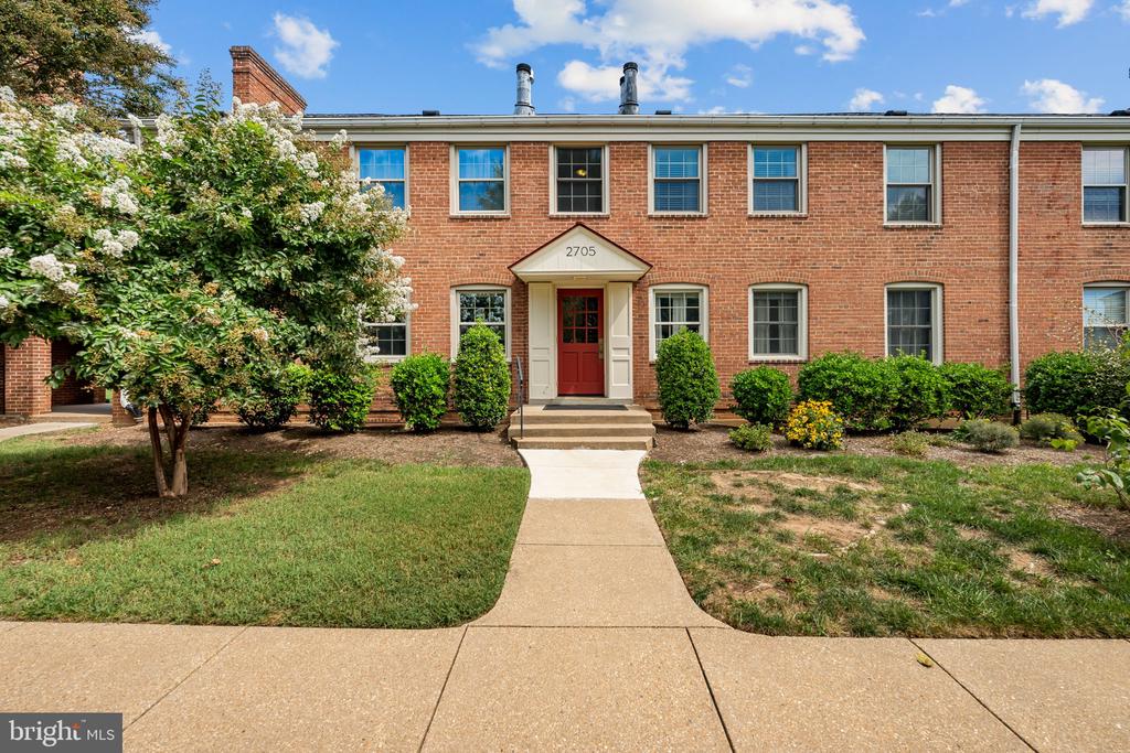 2705 ARLINGTON BOULEVARD Unit: 202