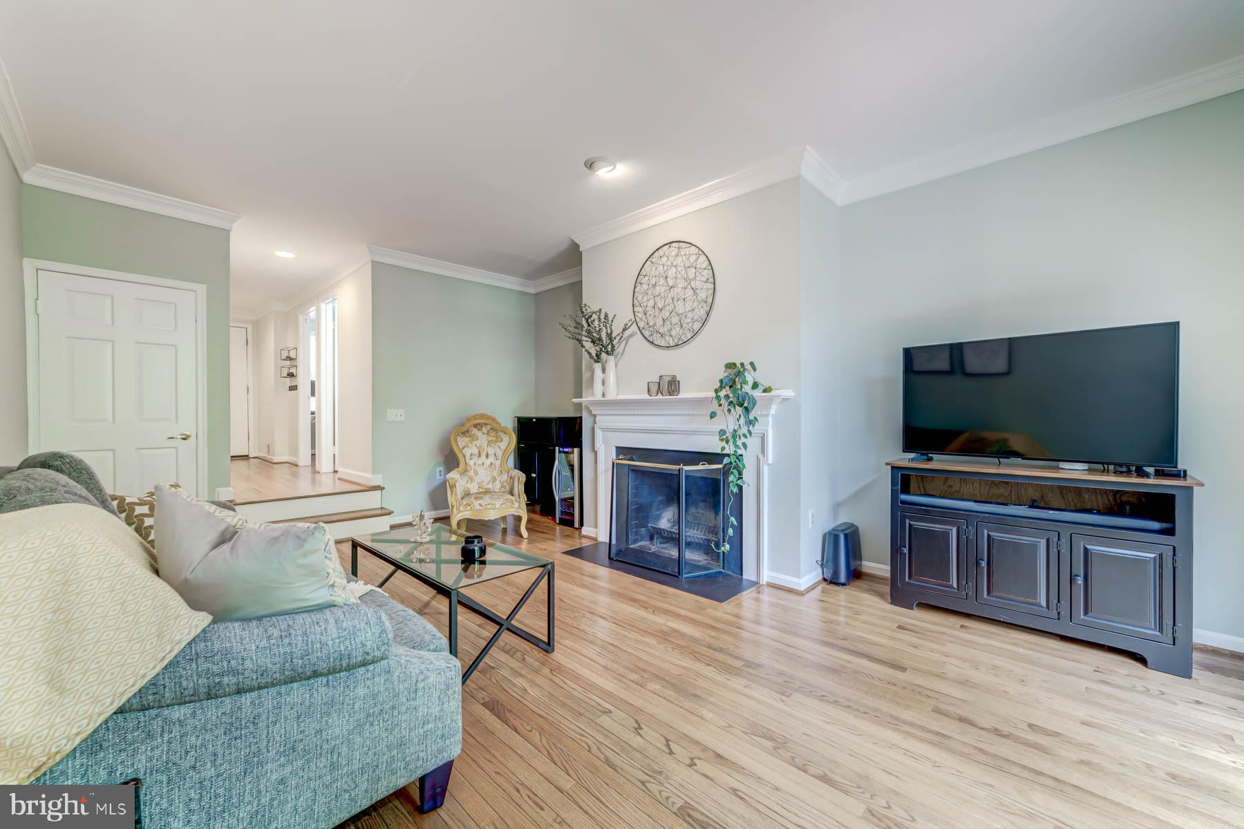 1110 W Abingdon DRIVE