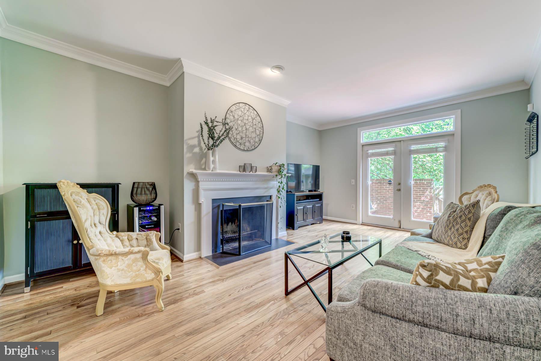 1110 W Abingdon DRIVE