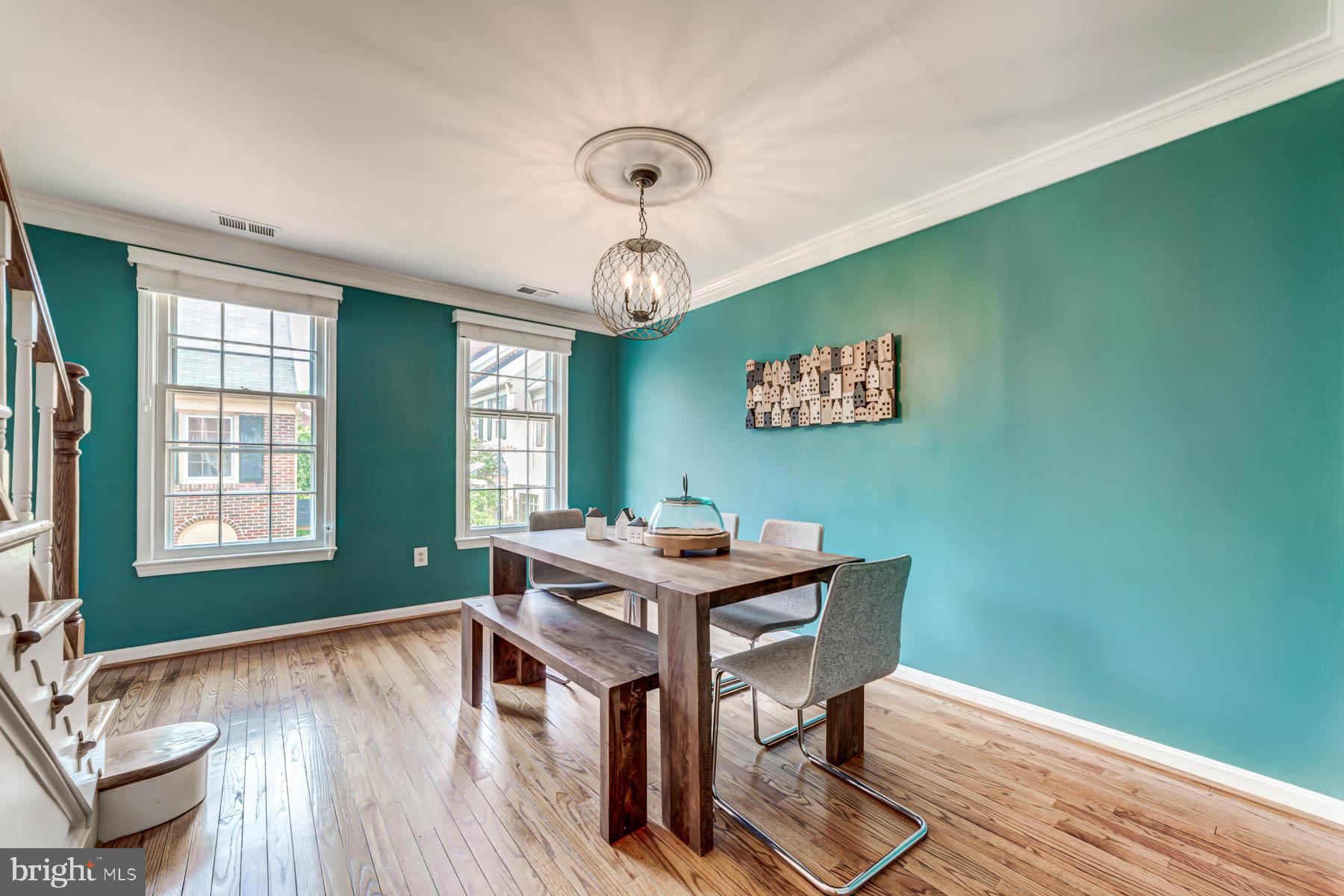 1110 W Abingdon DRIVE
