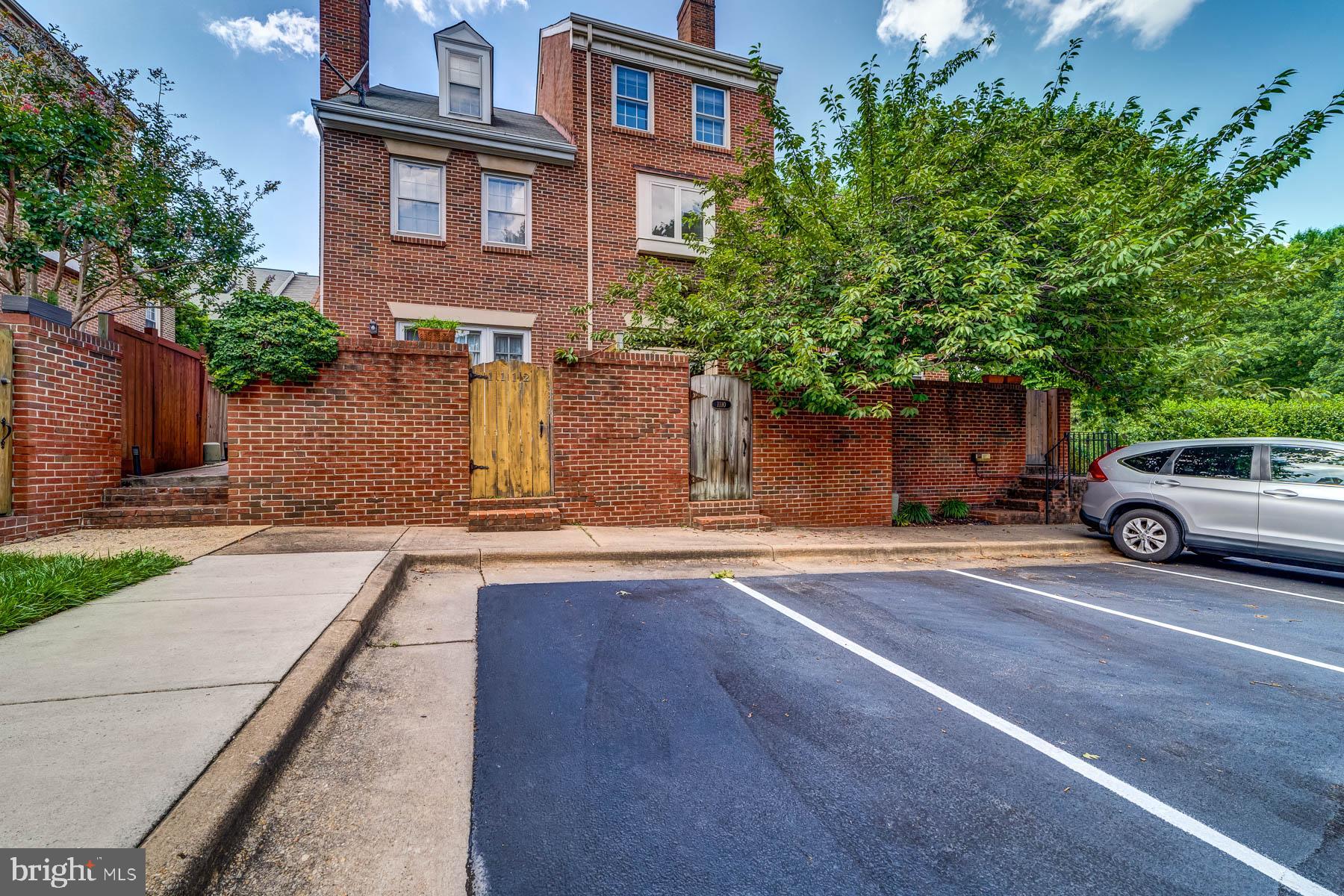 1110 W Abingdon DRIVE