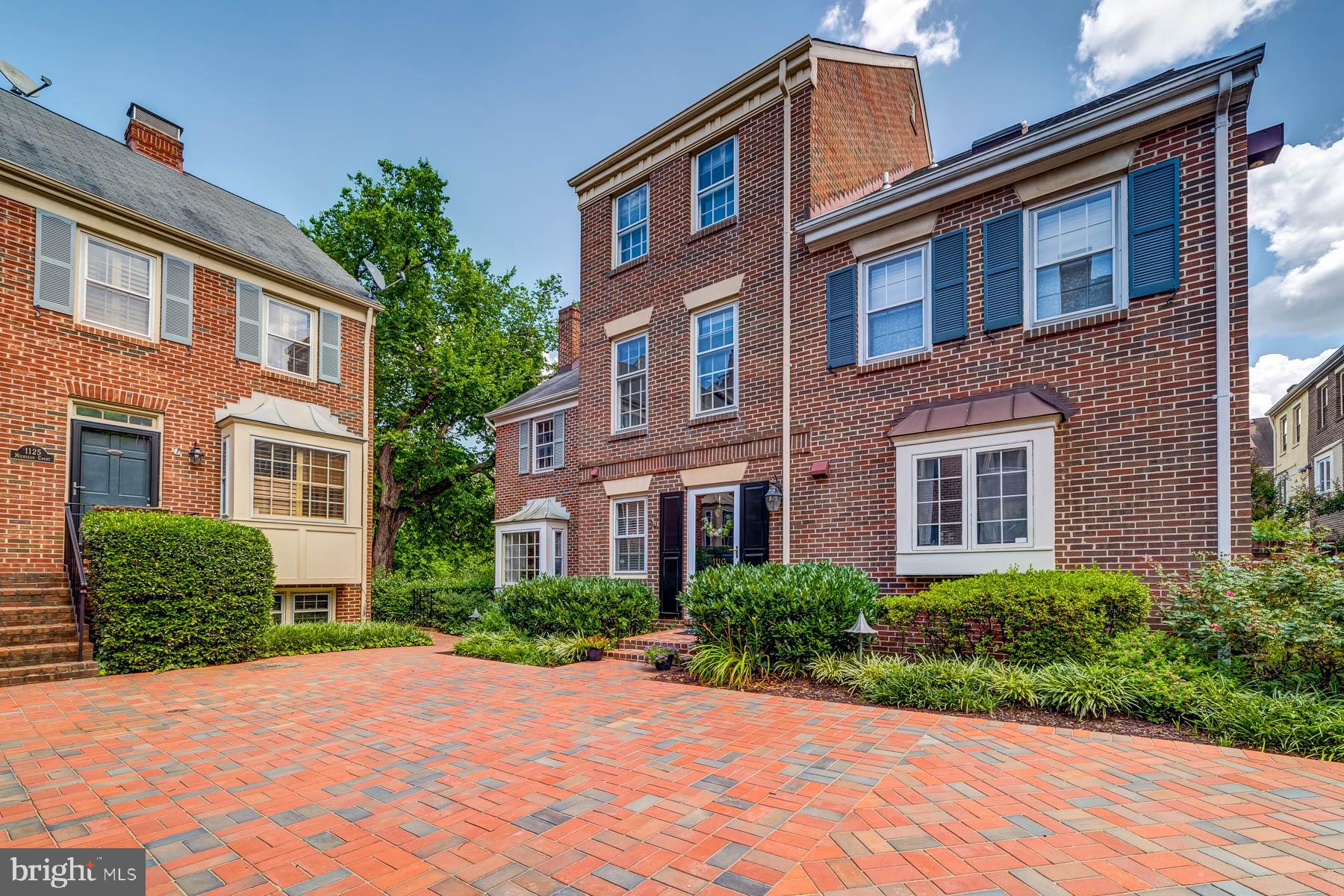1110 W Abingdon DRIVE
