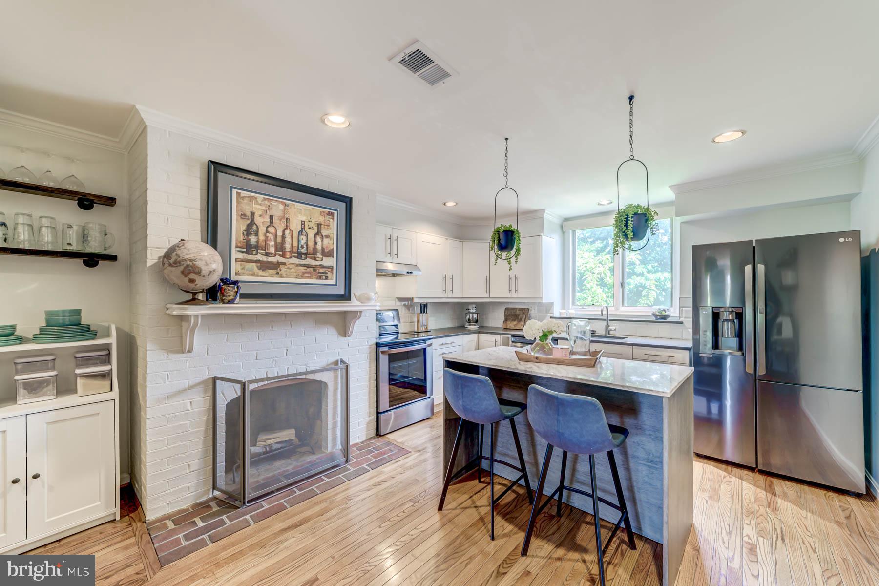 1110 W Abingdon DRIVE