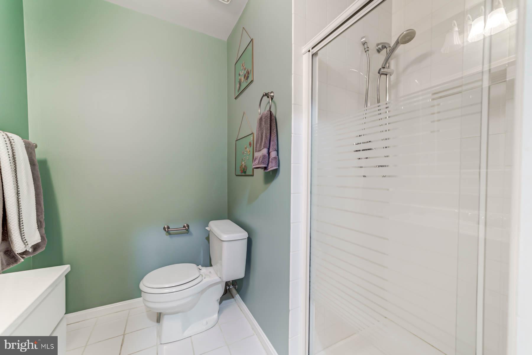 1110 W Abingdon DRIVE