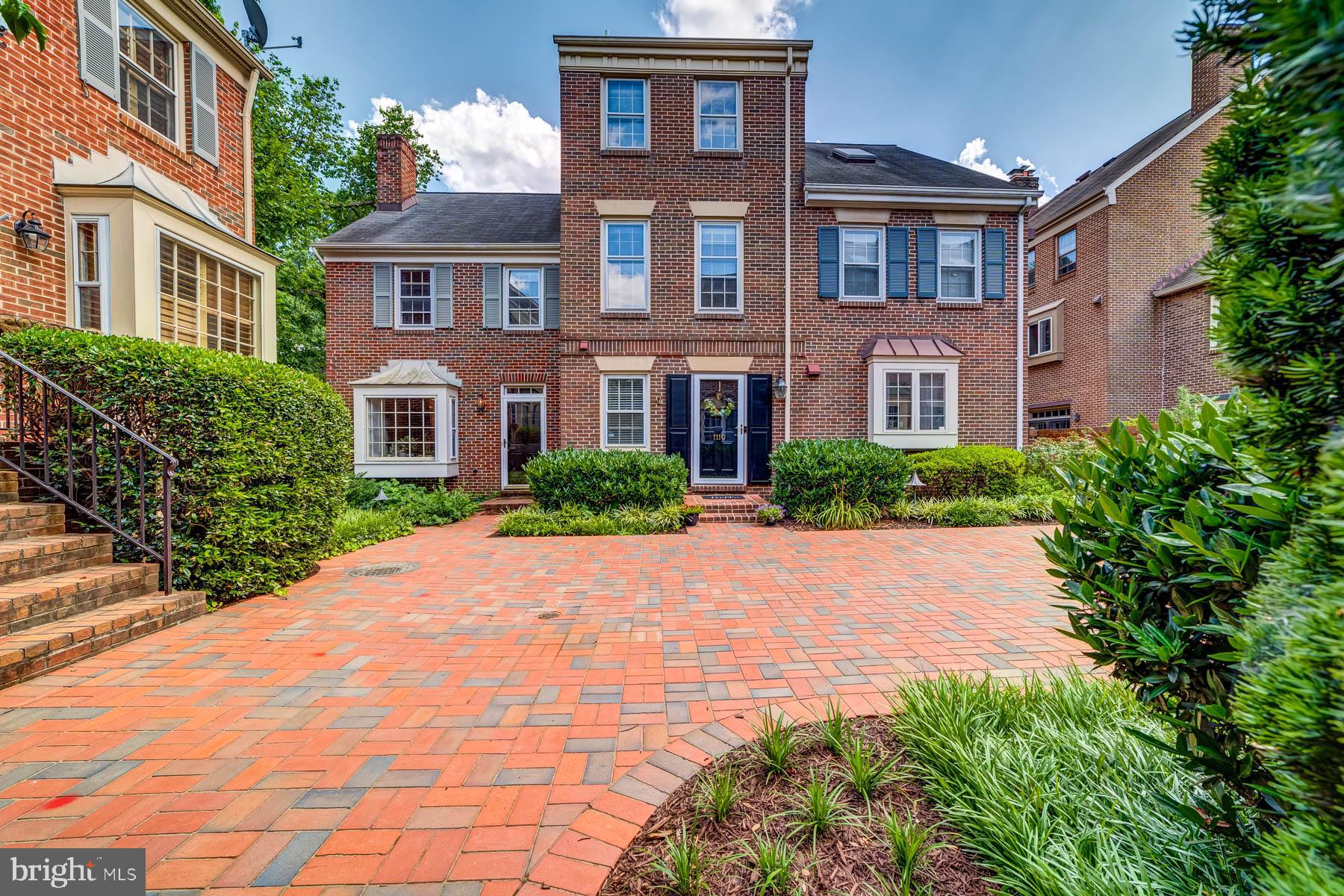 1110 W Abingdon DRIVE
