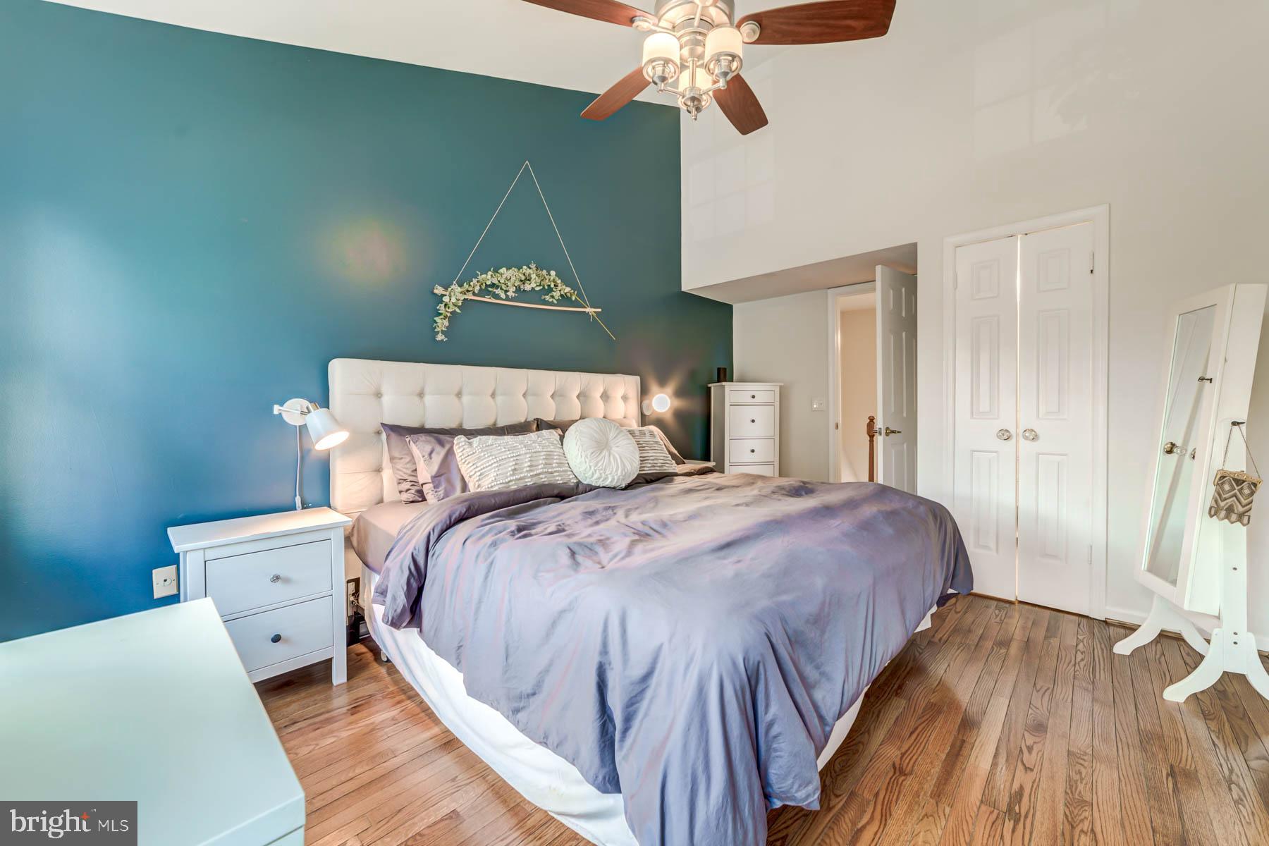 1110 W Abingdon DRIVE