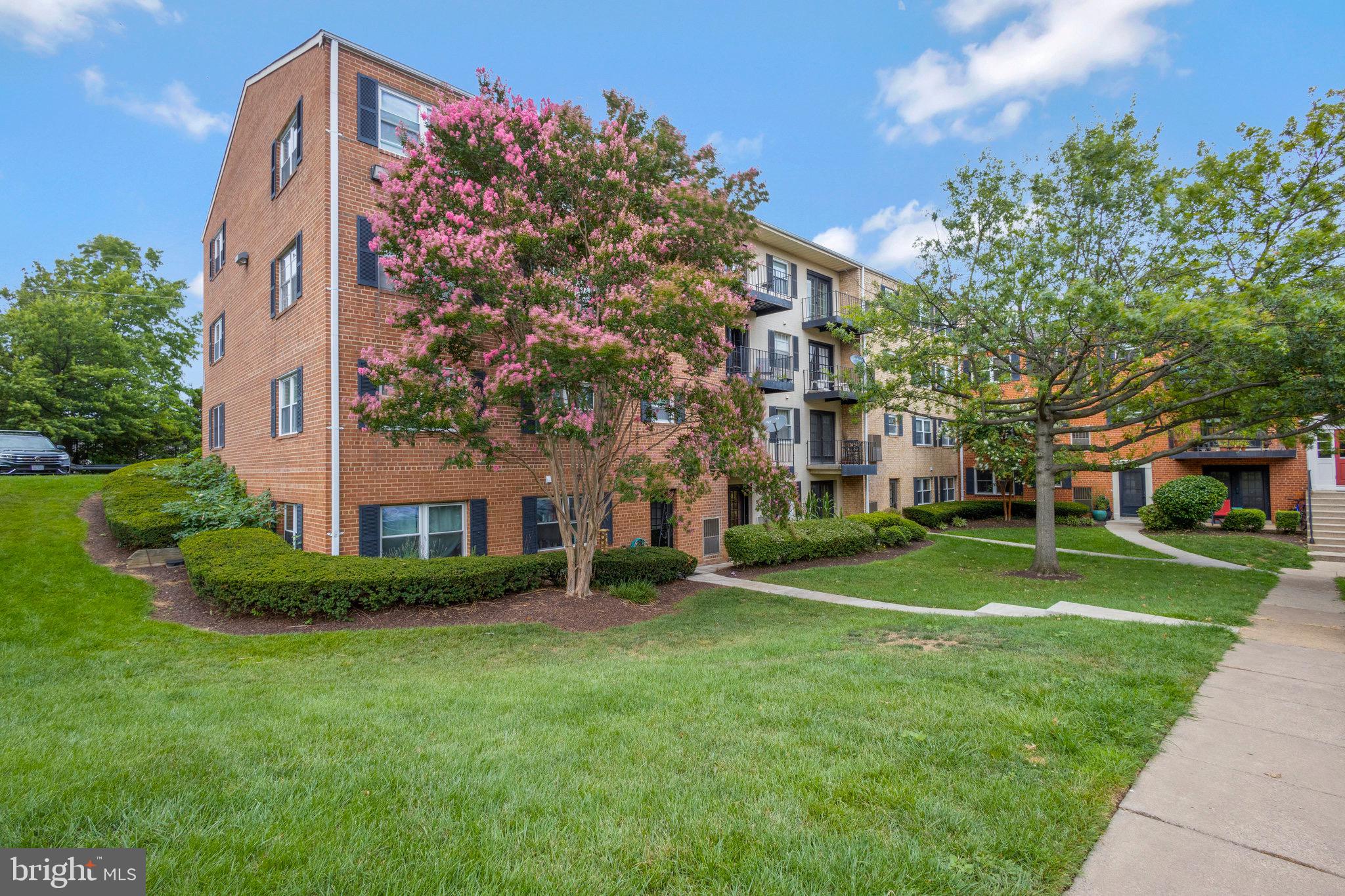 436 N Armistead STREET Unit: 302