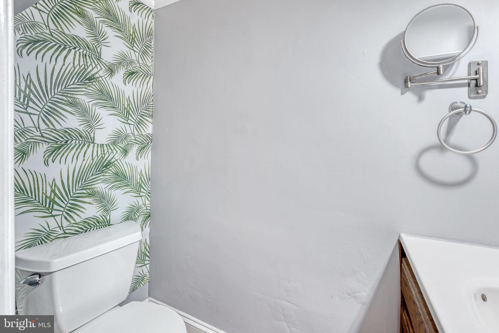 1726 W Abingdon DRIVE Unit: 101