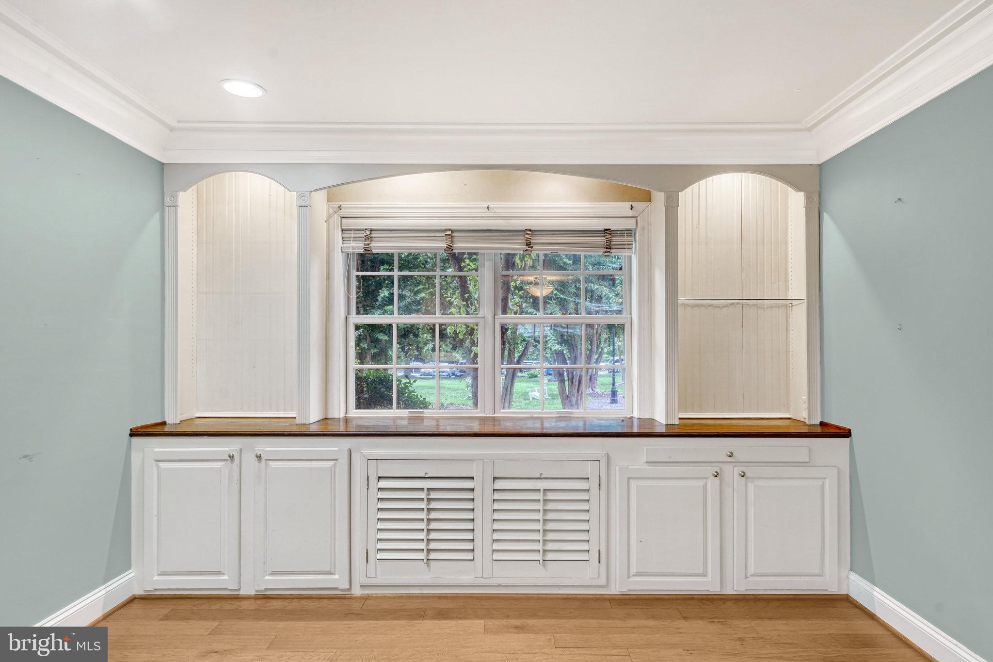 1726 W Abingdon DRIVE Unit: 101