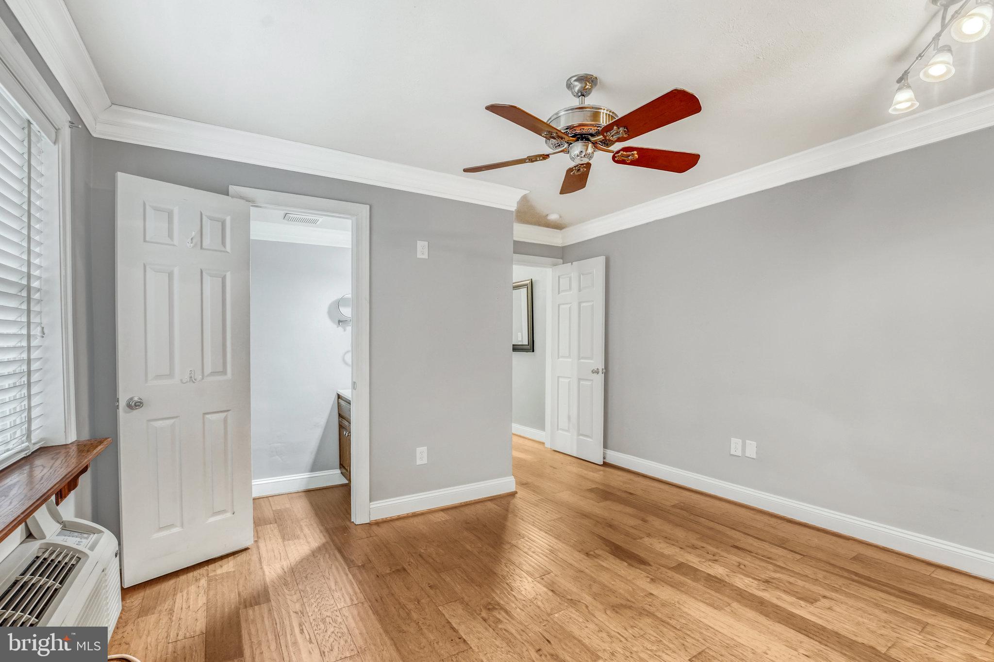1726 W Abingdon DRIVE Unit: 101