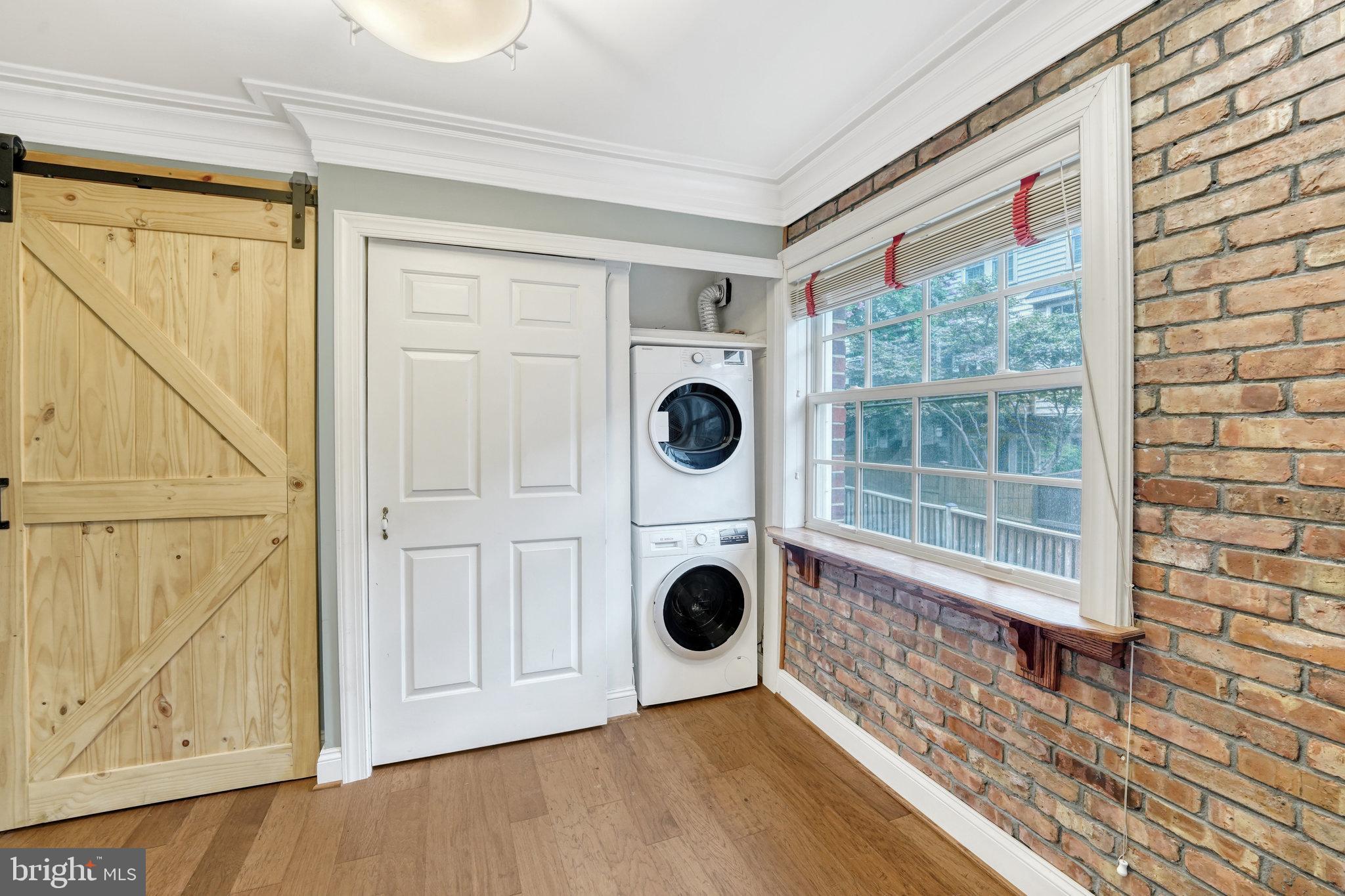 1726 W Abingdon DRIVE Unit: 101