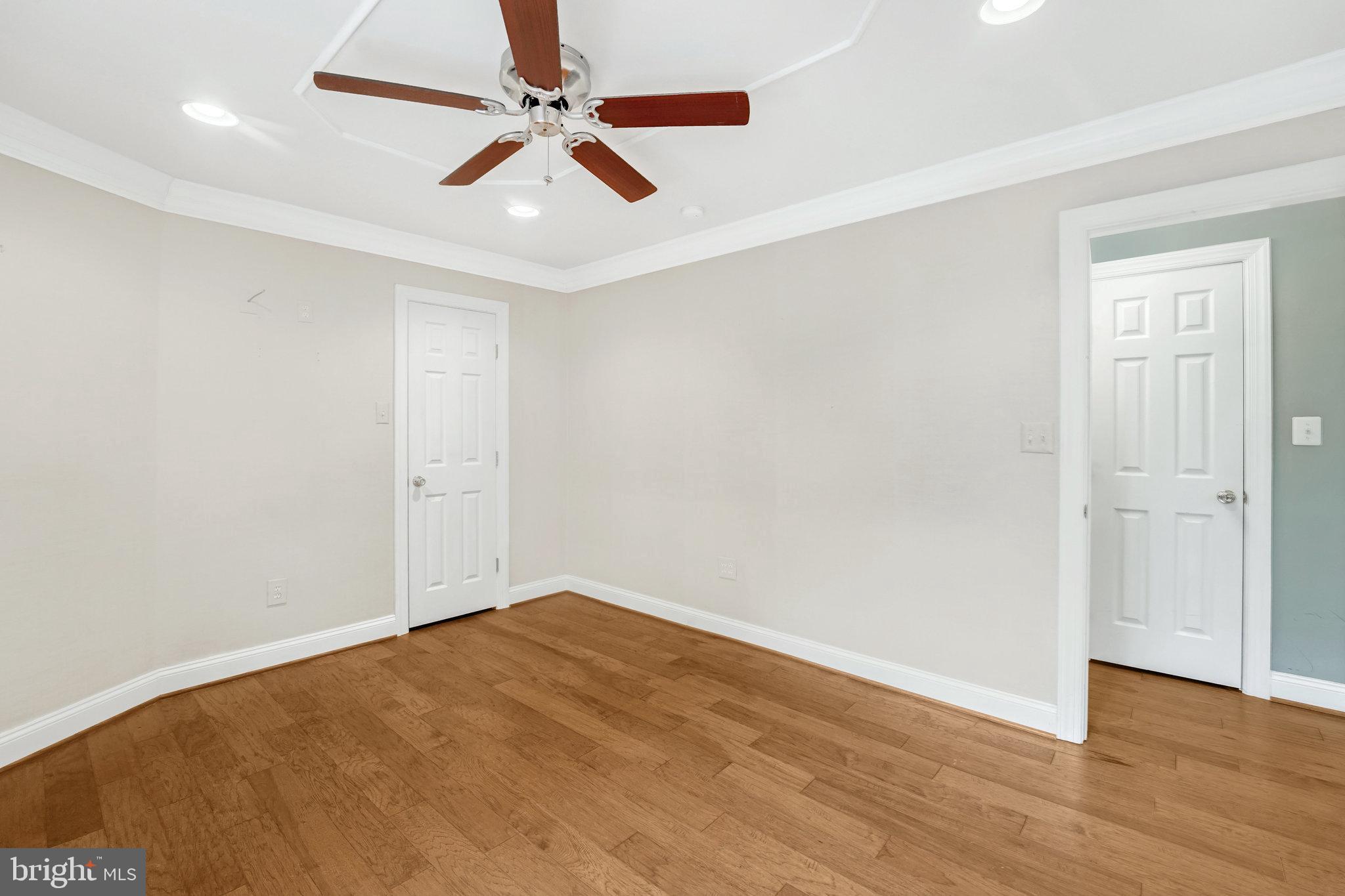1726 W Abingdon DRIVE Unit: 101