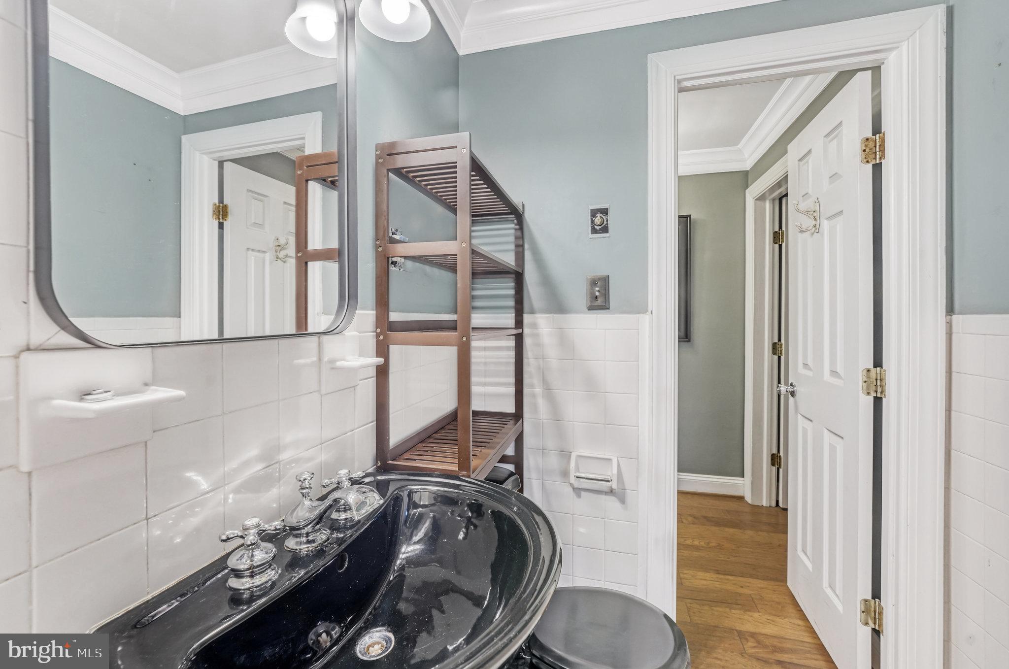 1726 W Abingdon DRIVE Unit: 101