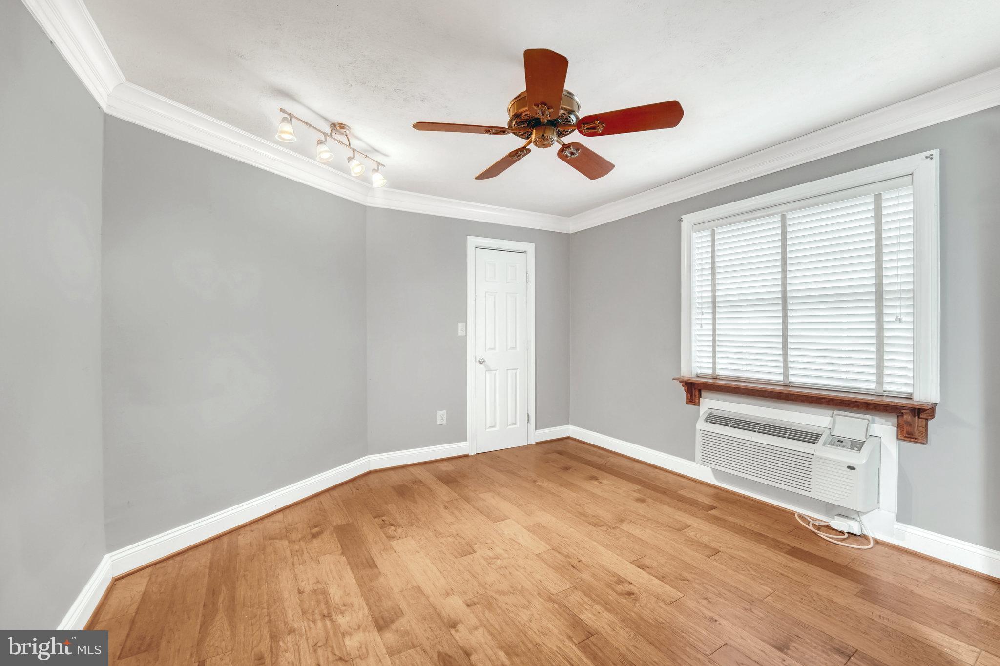 1726 W Abingdon DRIVE Unit: 101