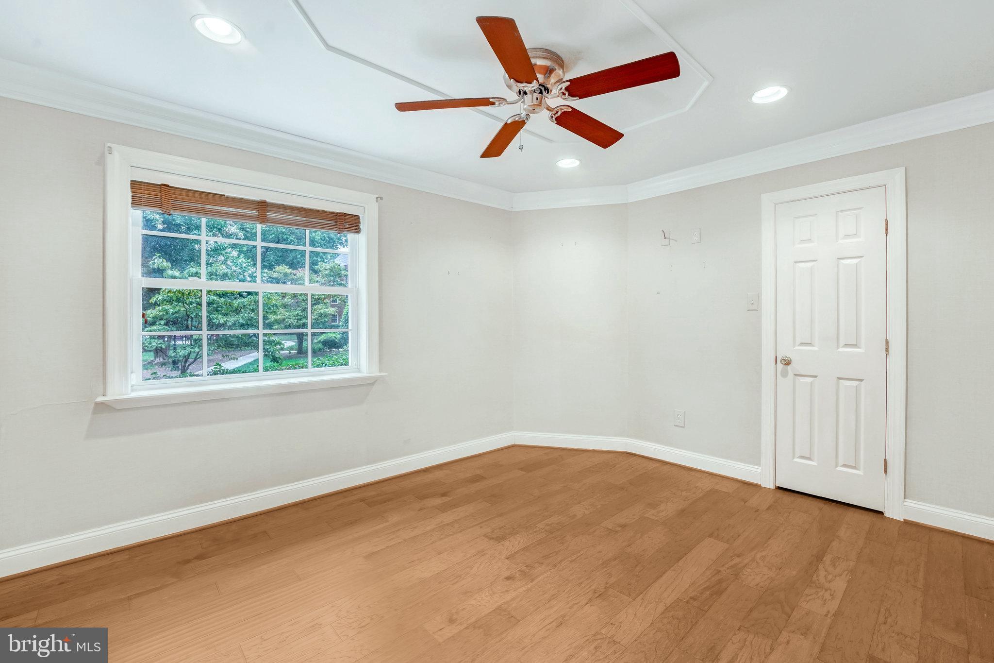 1726 W Abingdon DRIVE Unit: 101