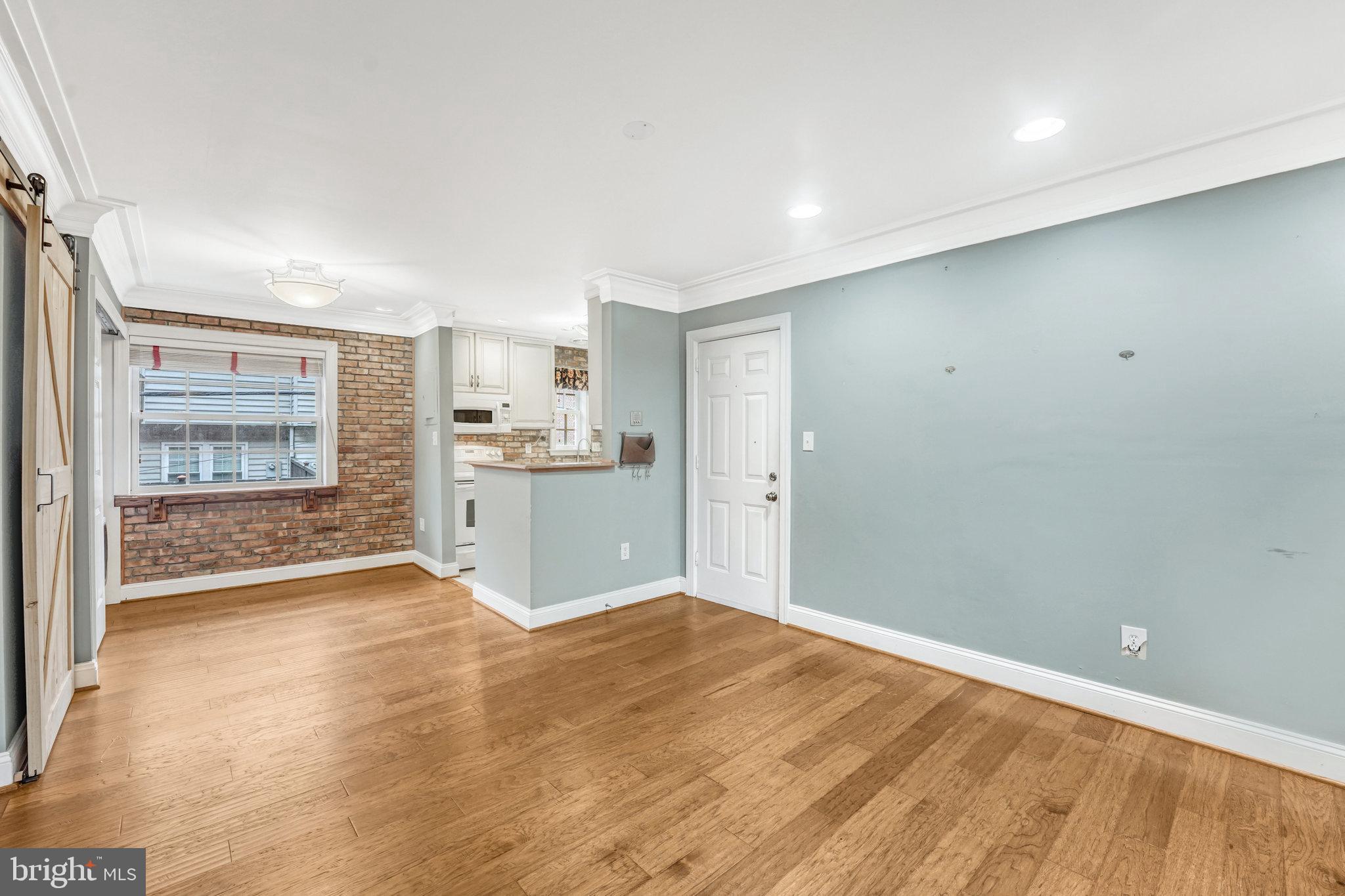 1726 W Abingdon DRIVE Unit: 101