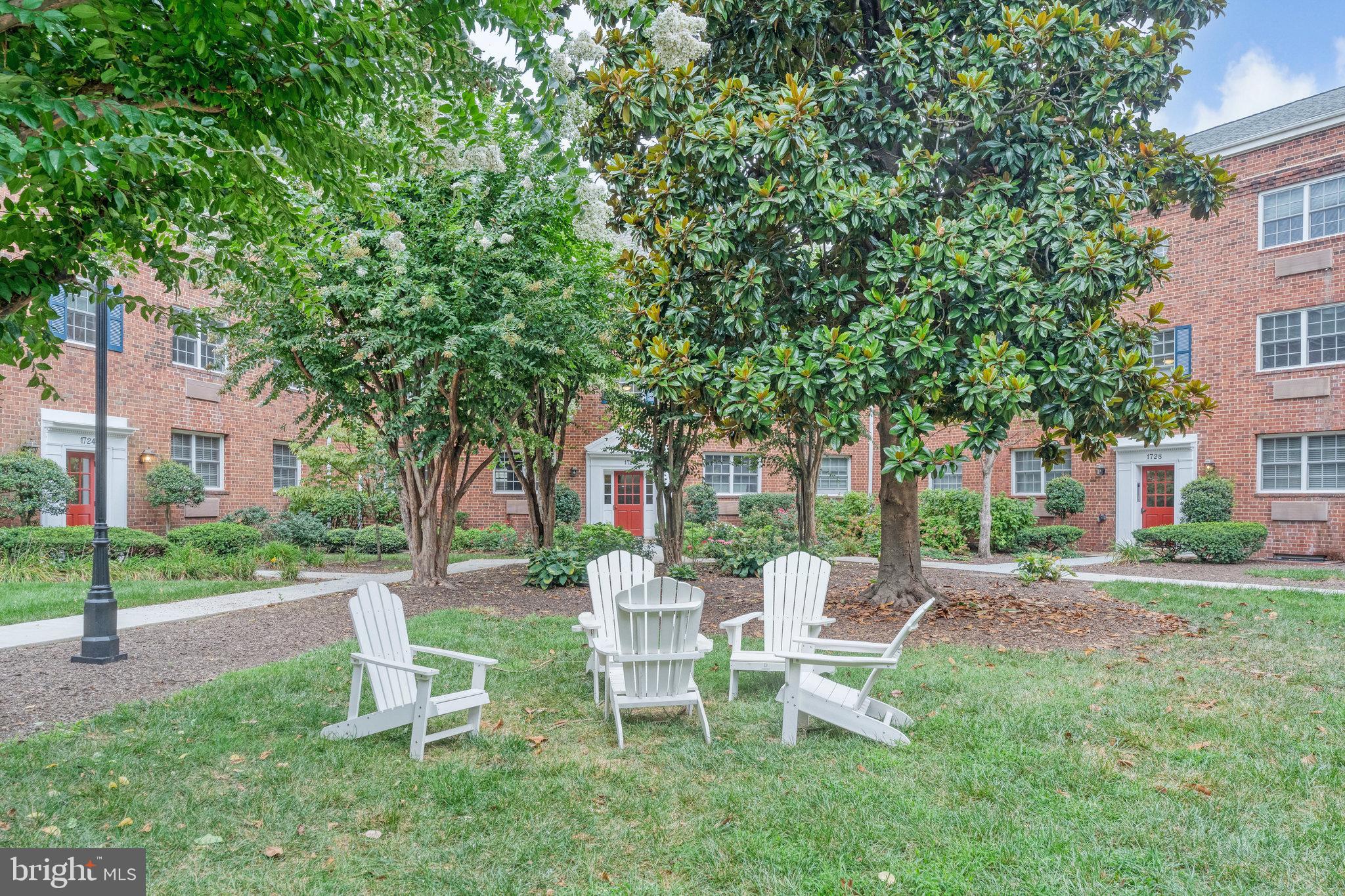 1726 W Abingdon DRIVE Unit: 101