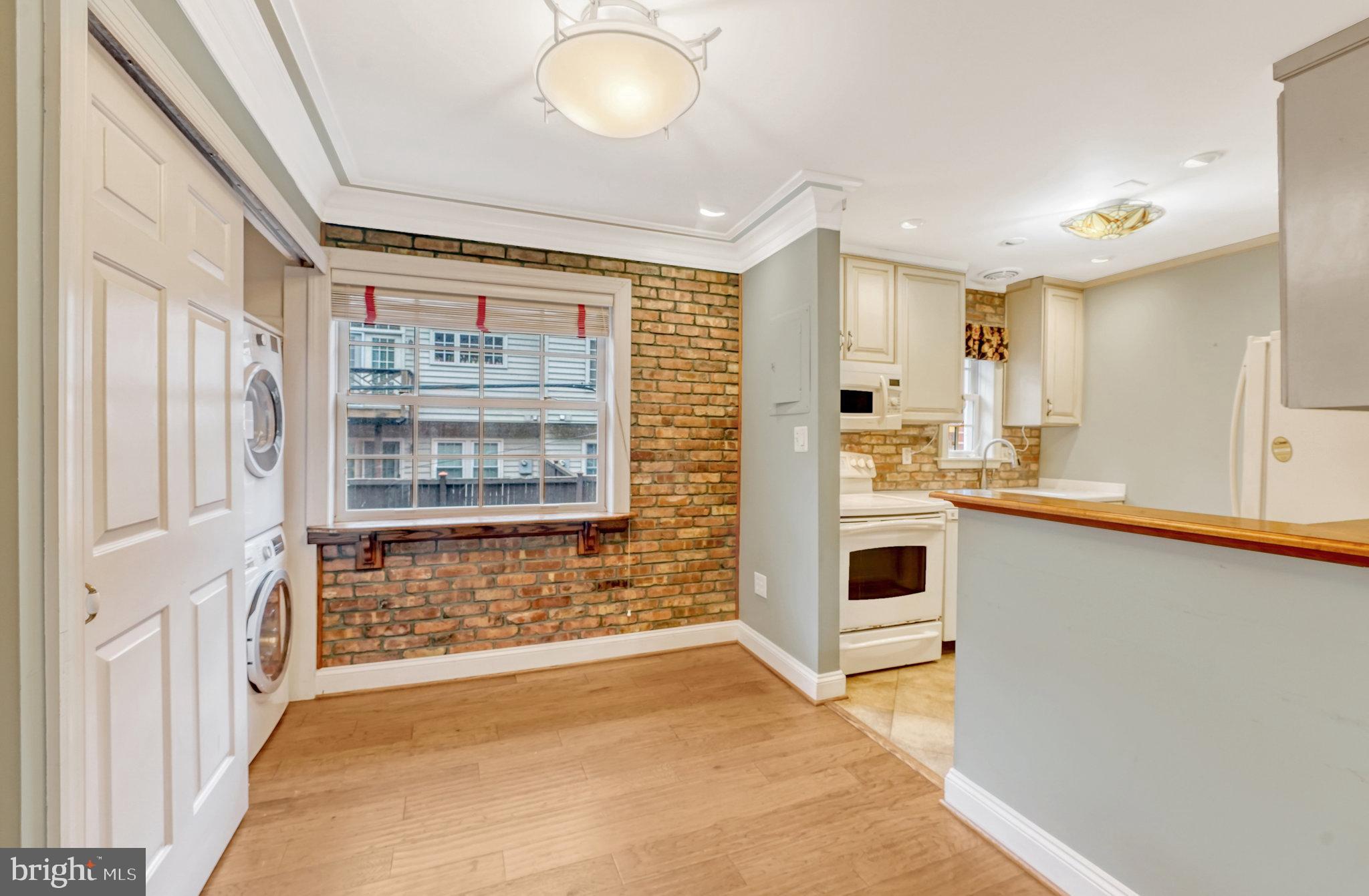 1726 W Abingdon DRIVE Unit: 101