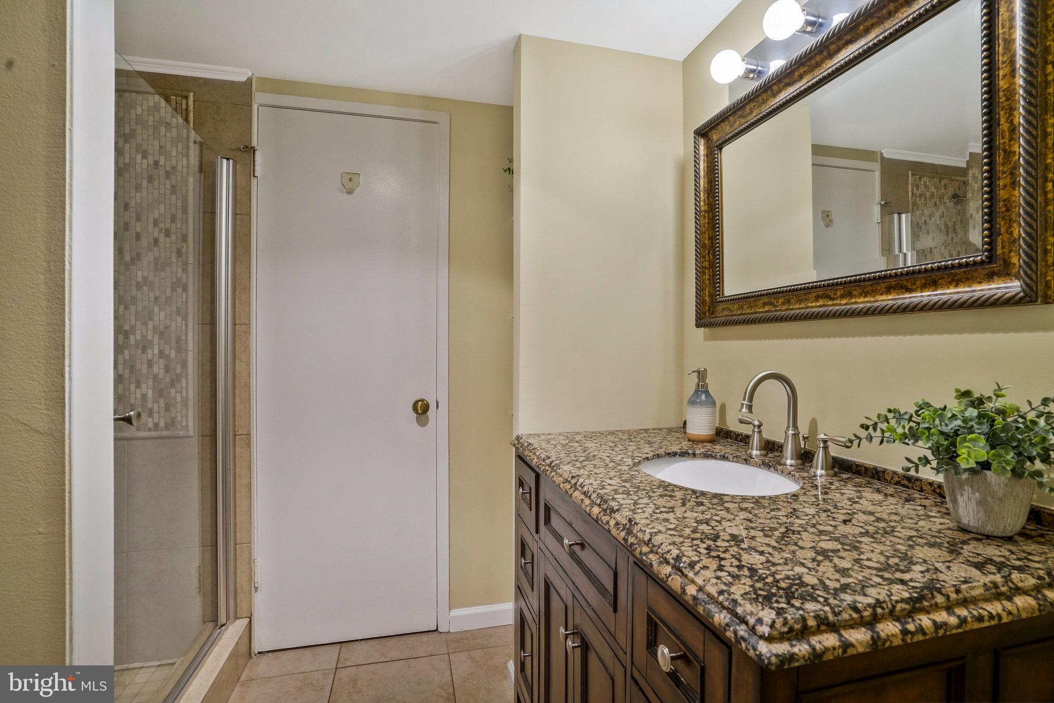 6101 Edsall ROAD Unit: 212
