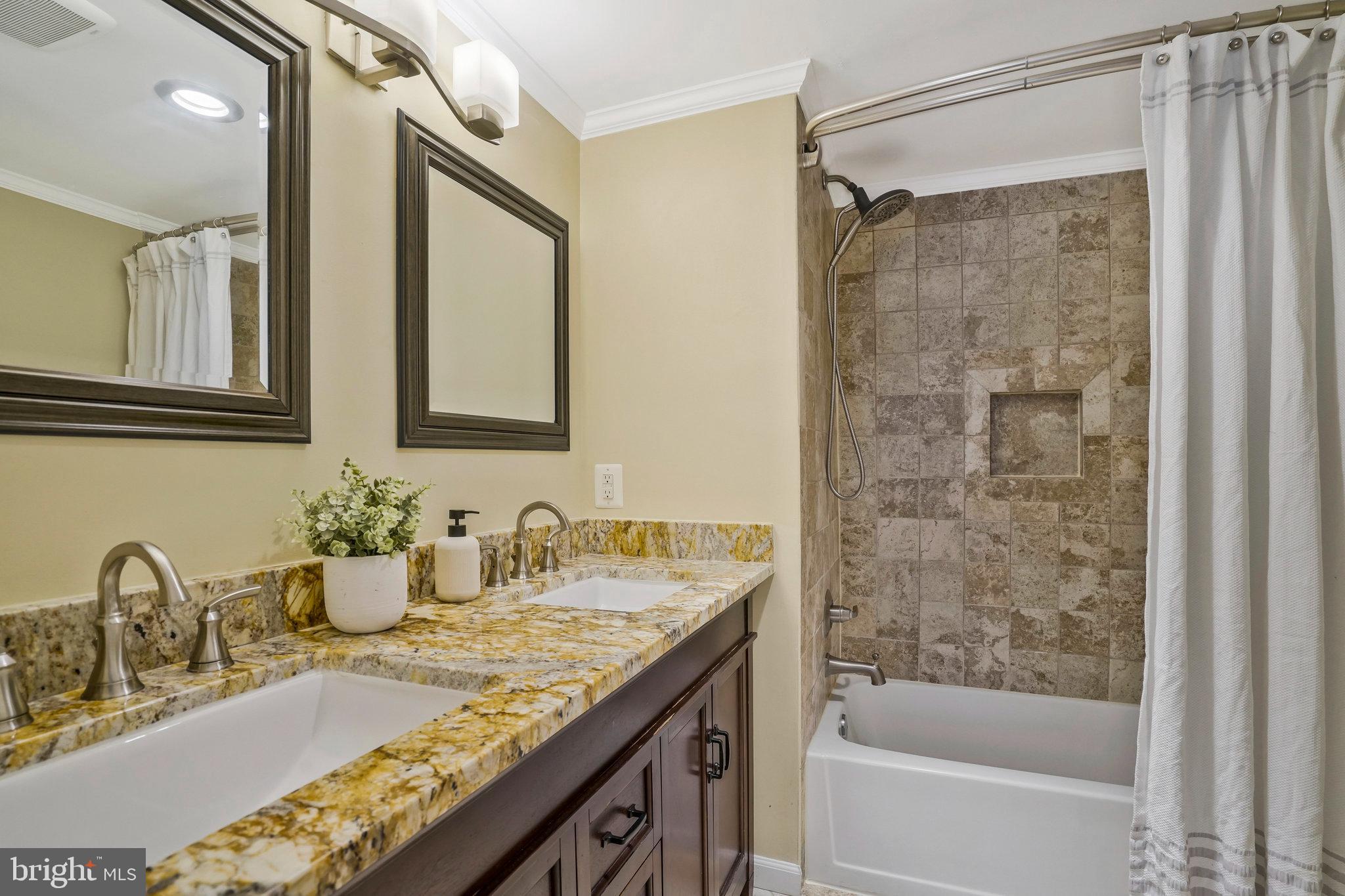 6101 Edsall ROAD Unit: 212