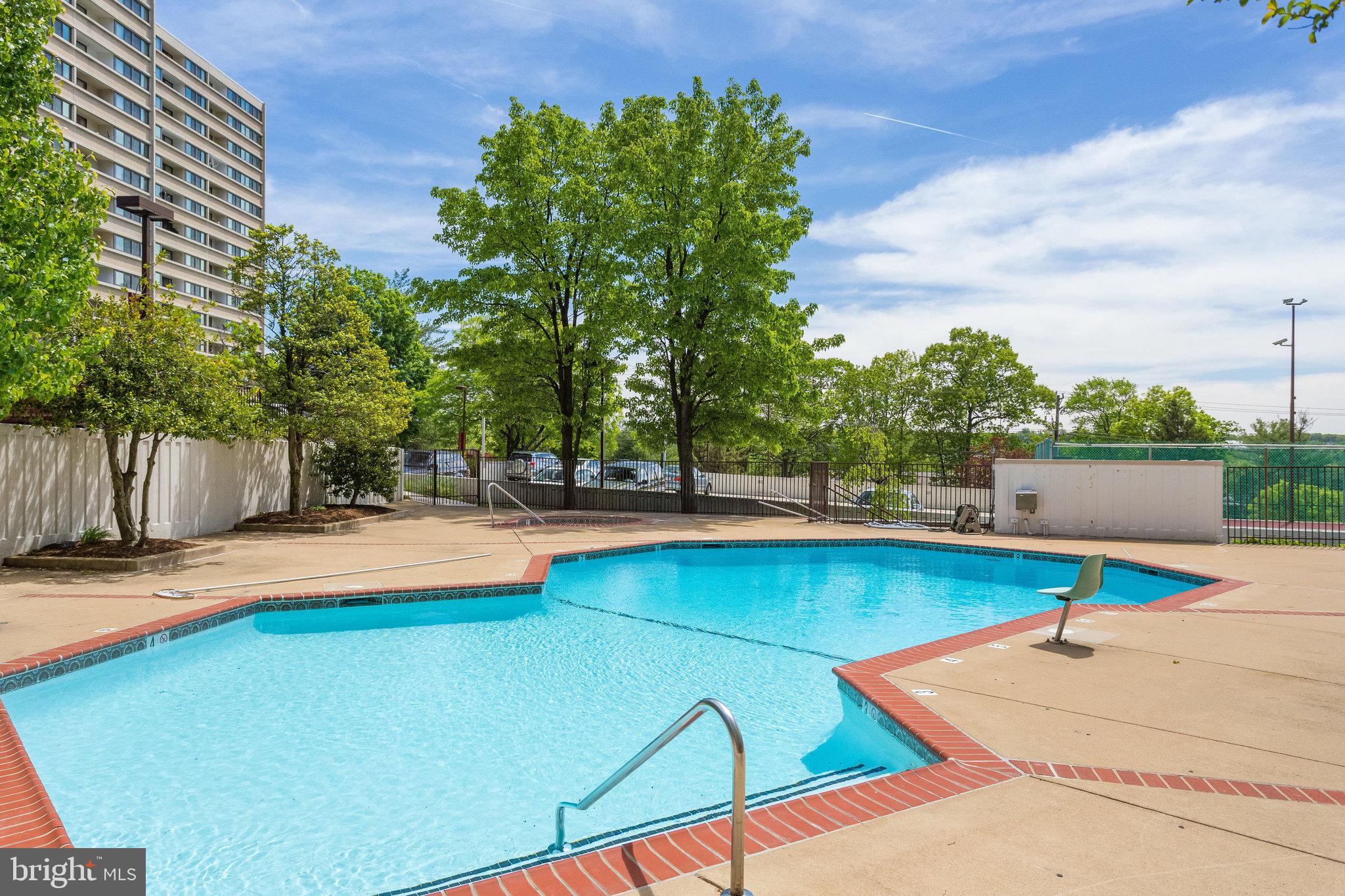 6101 Edsall ROAD Unit: 212