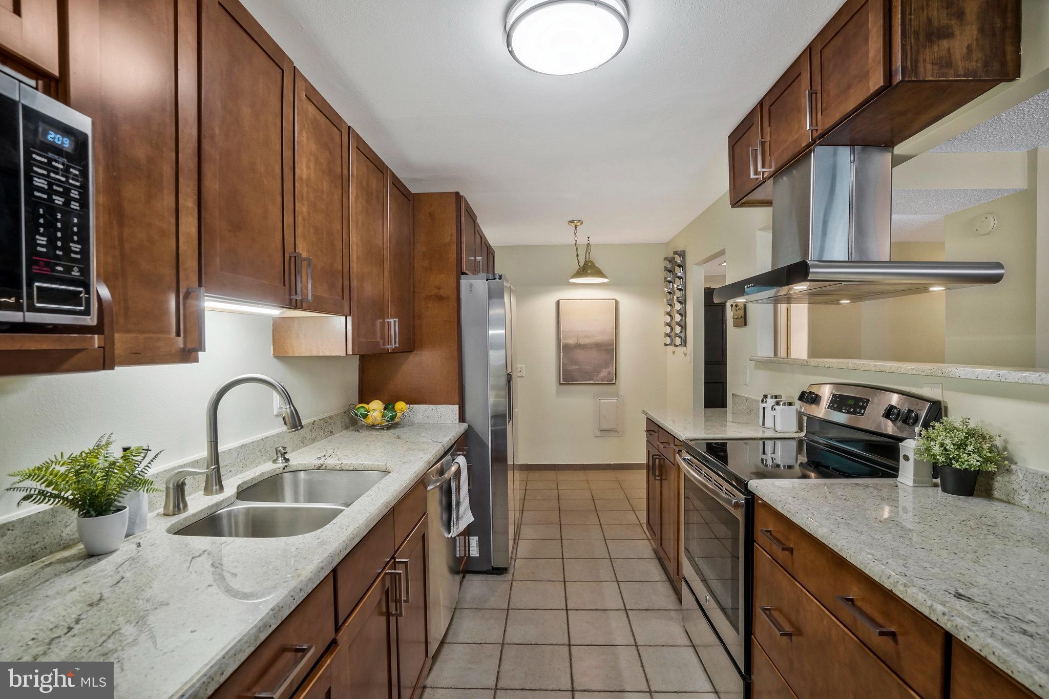 6101 Edsall ROAD Unit: 212