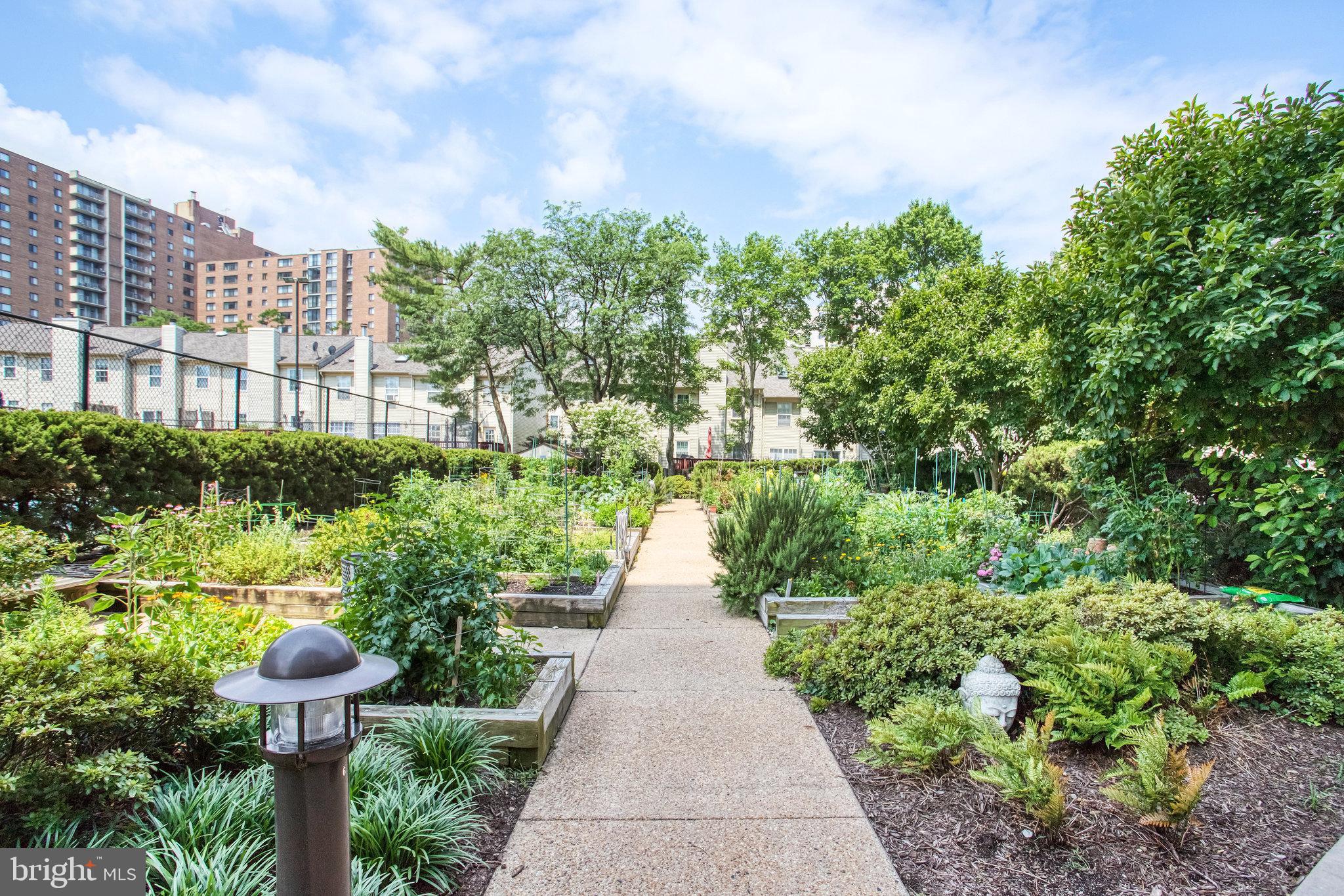 5300 Holmes Run Parkway Unit: 417