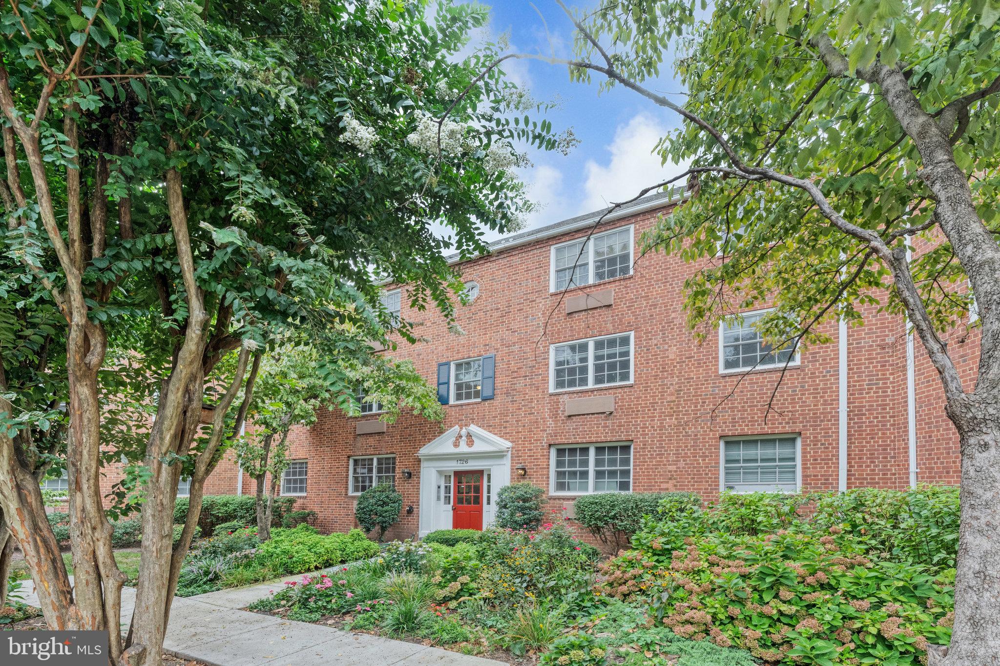 1726 W Abingdon Dr #101