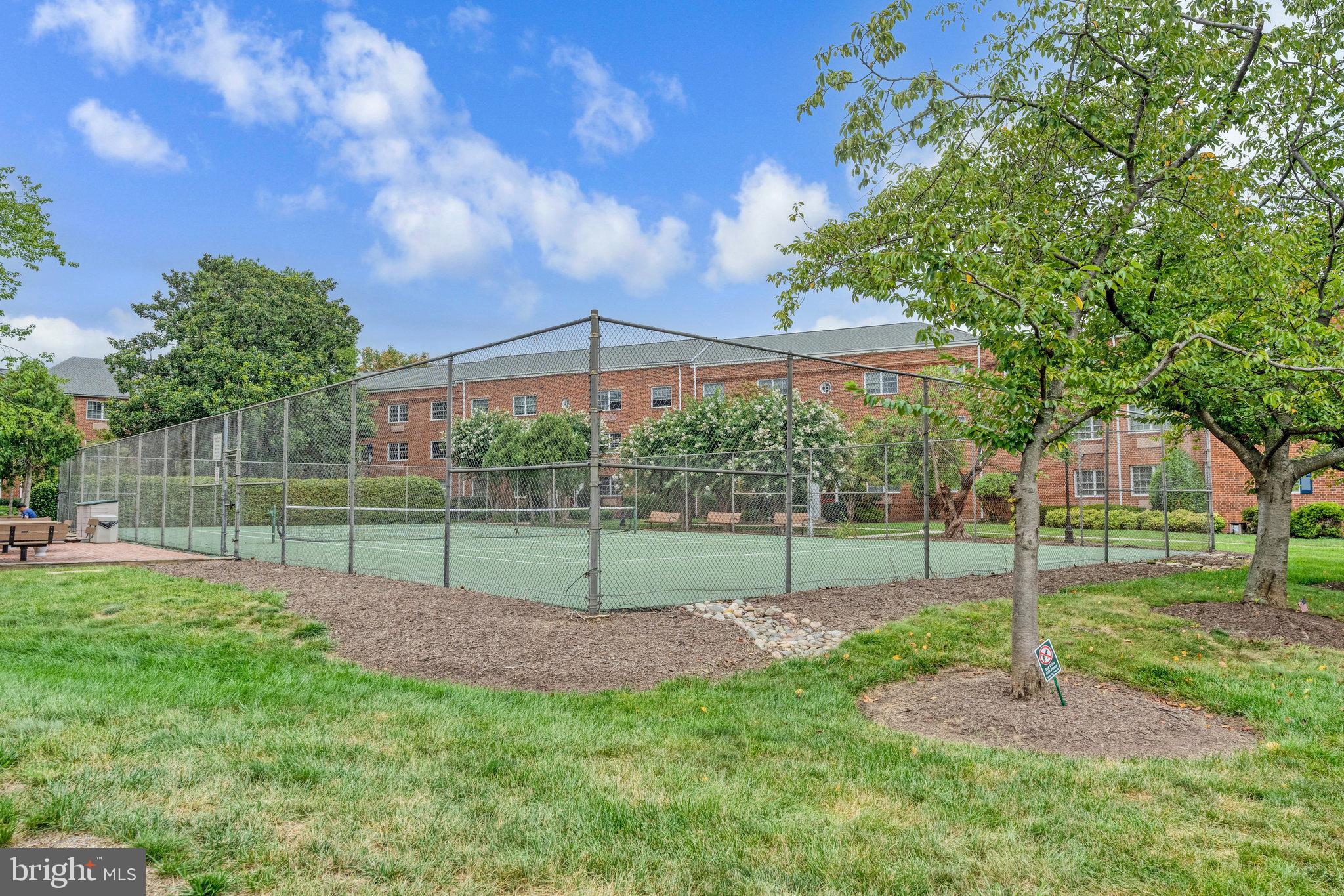 1726 W Abingdon Dr #101