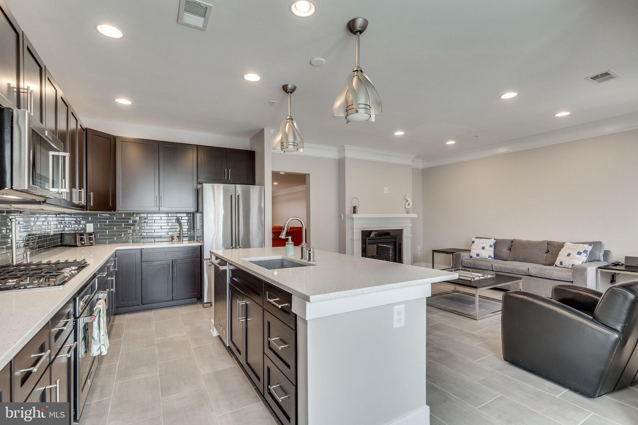 2405 RICHMOND HWY #102