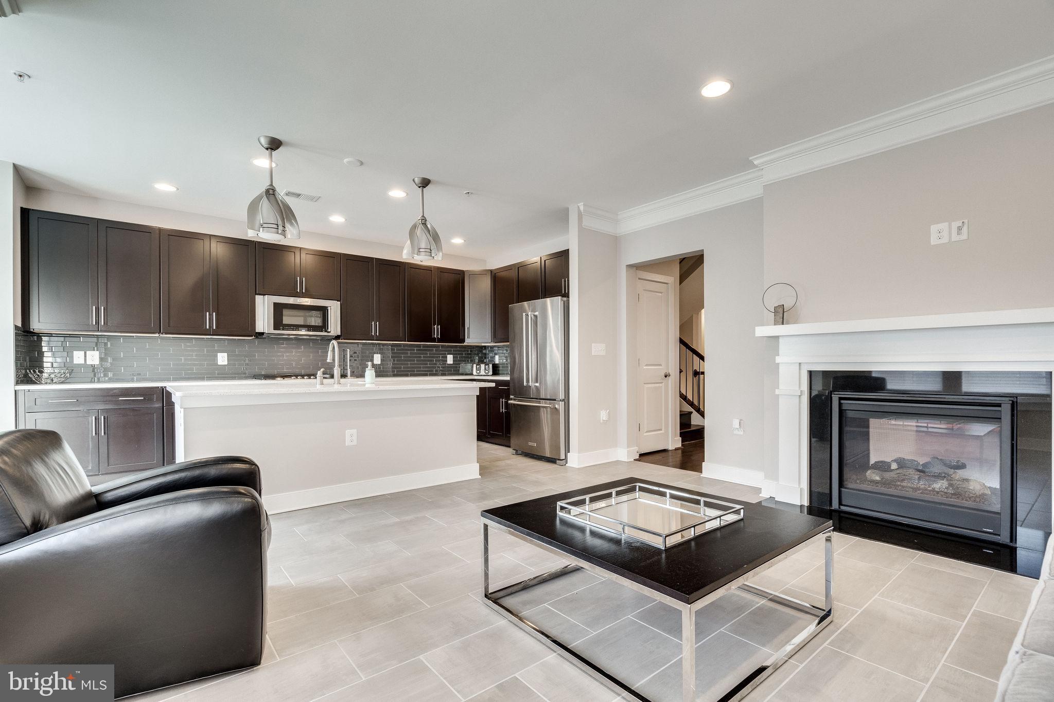 2405 RICHMOND HWY #102