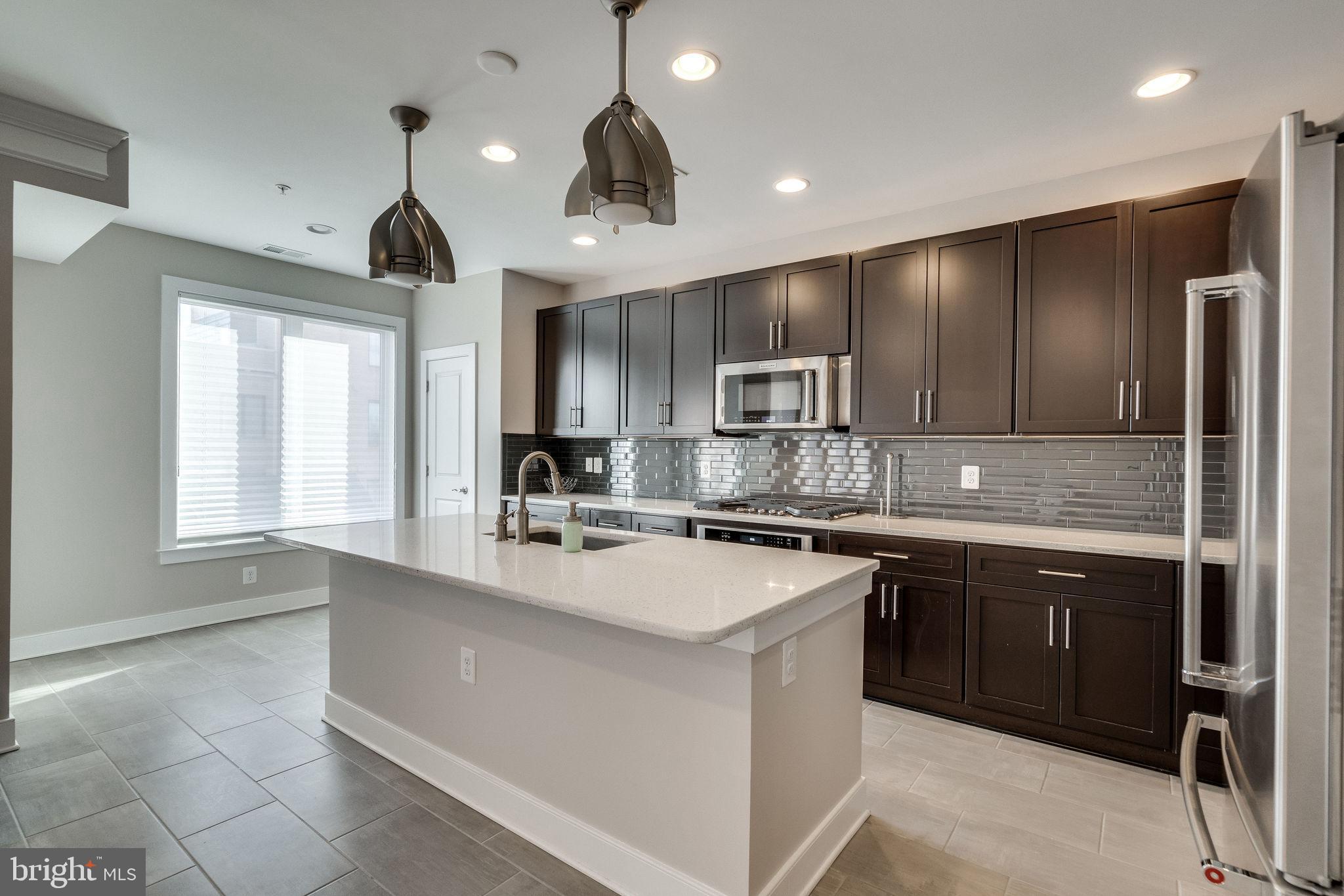 2405 RICHMOND HWY #102