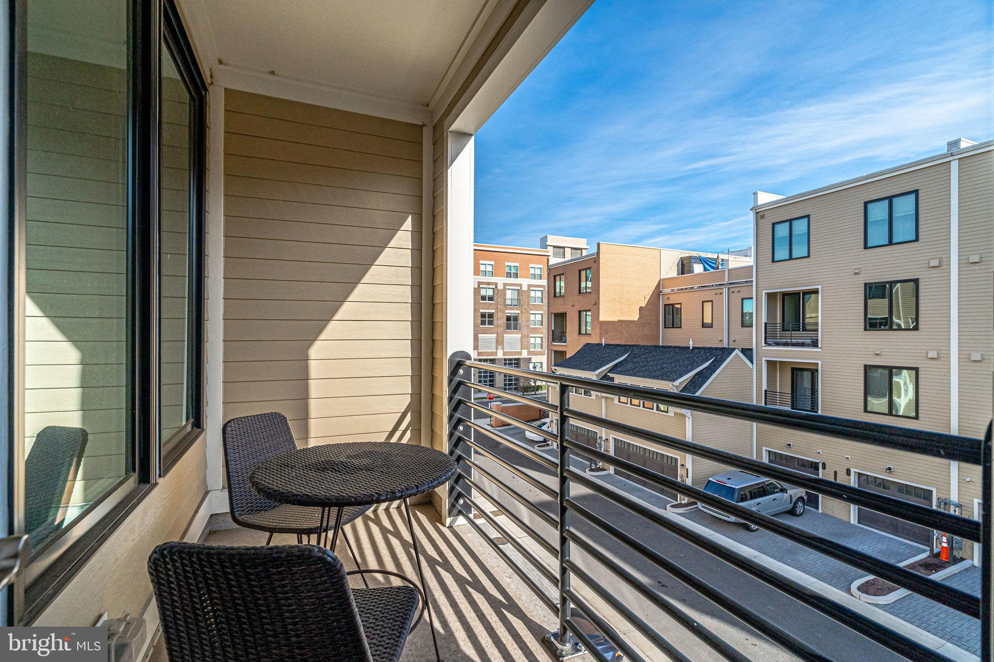 2405 RICHMOND HWY #102