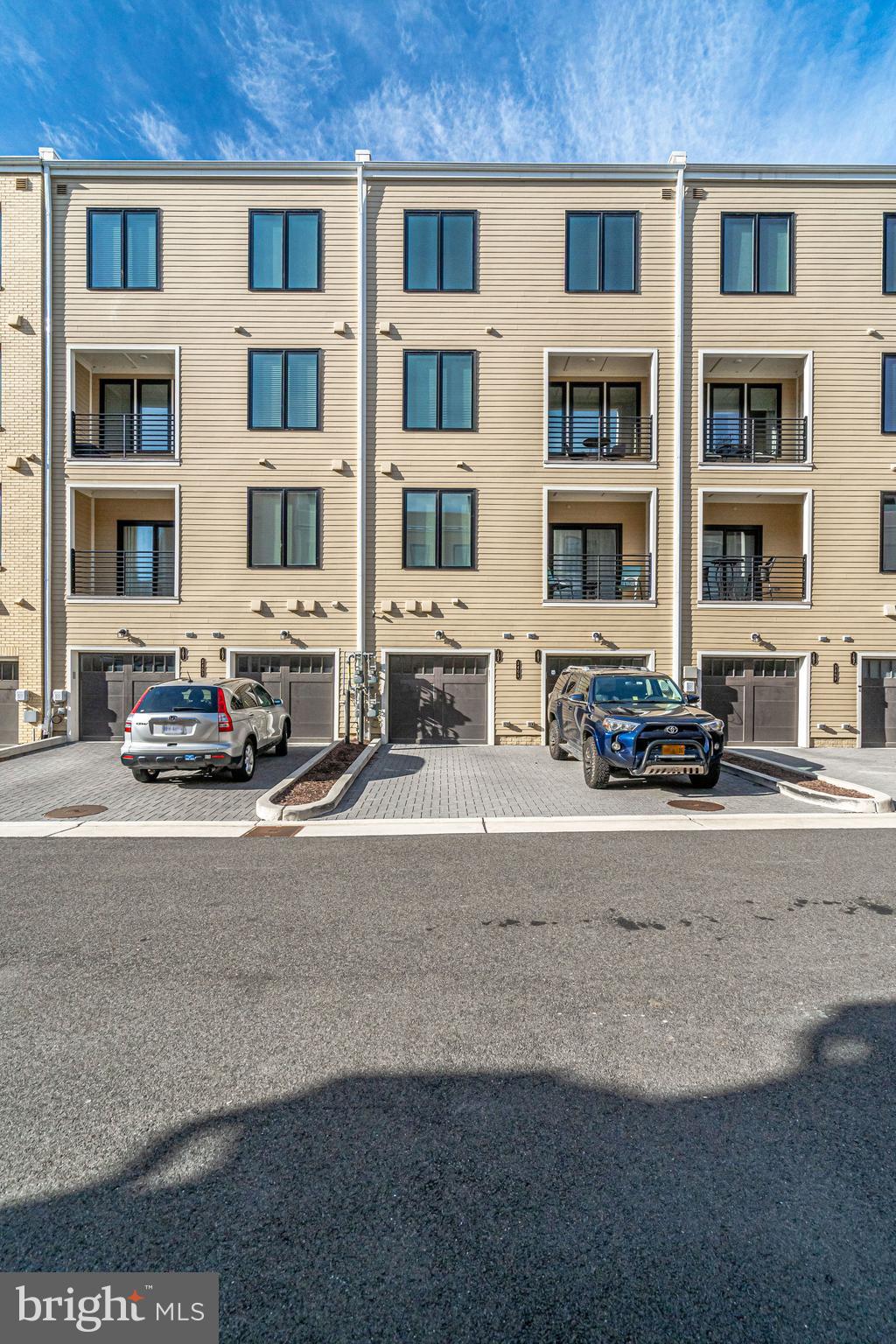 2405 RICHMOND HWY #102